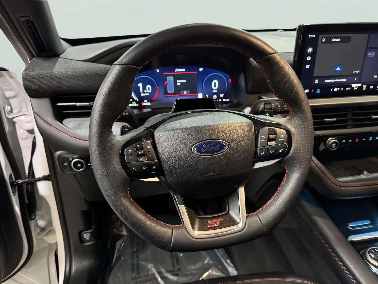 Ford Explorer photo 32