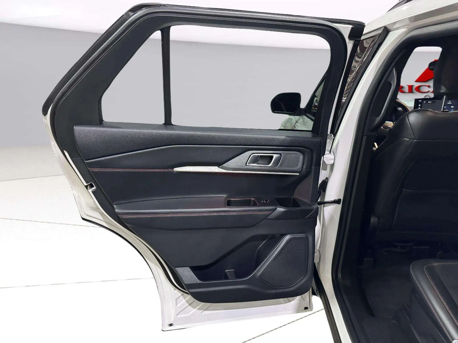 Ford Explorer photo 39