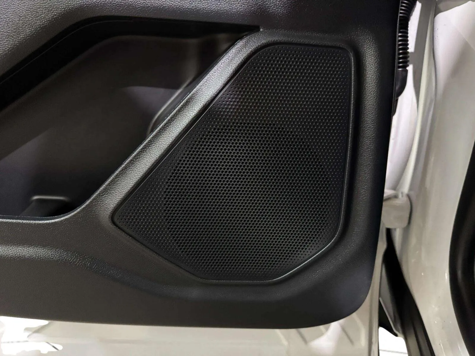 Ford Explorer photo 41