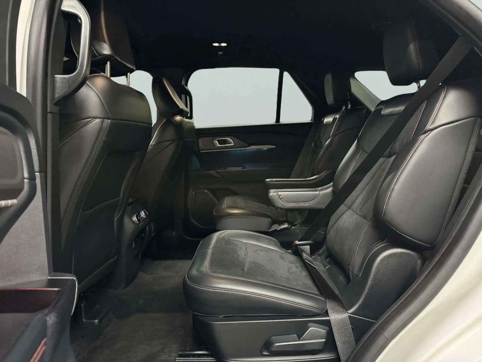 Ford Explorer photo 42