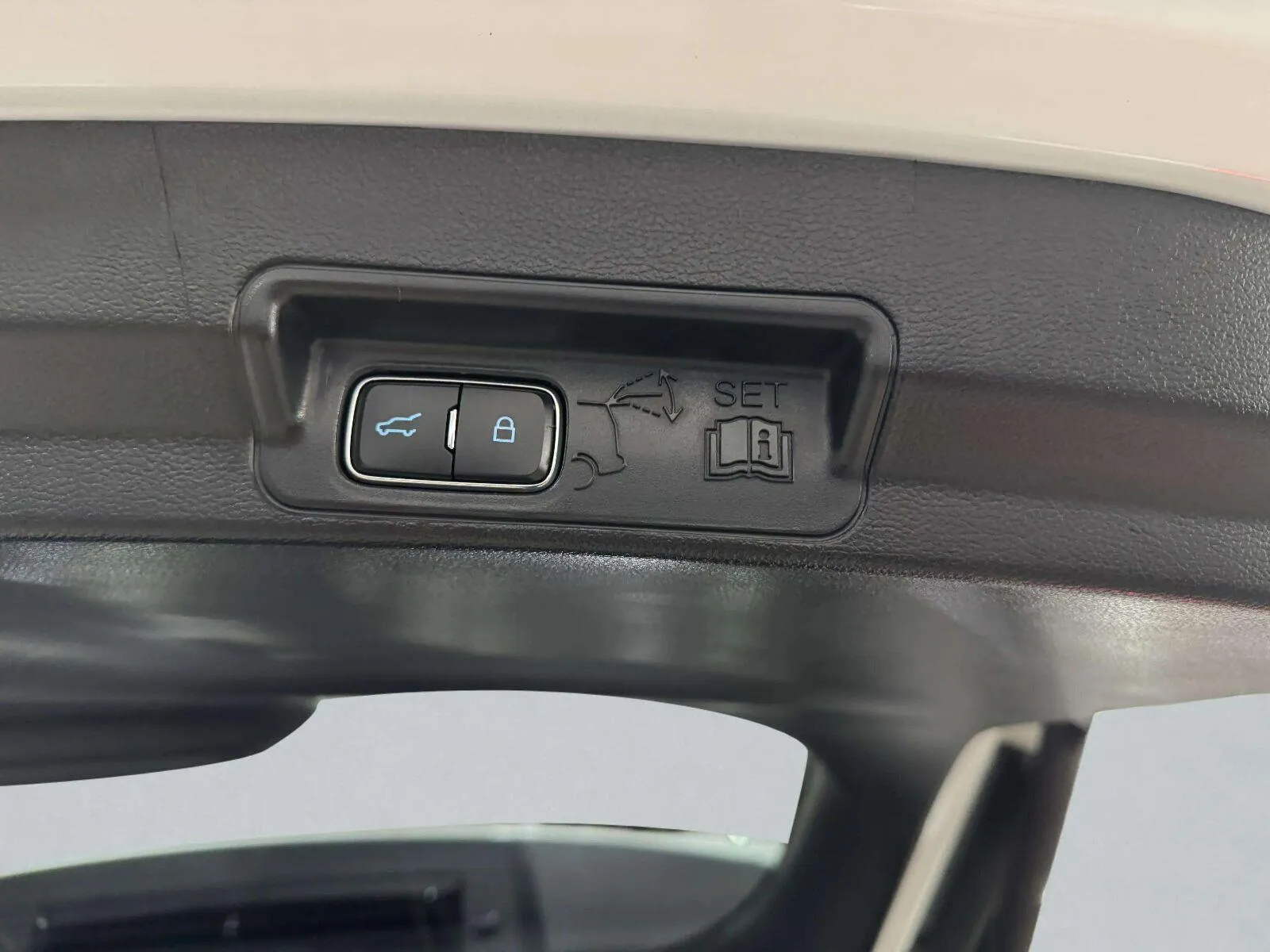 Ford Explorer photo 47