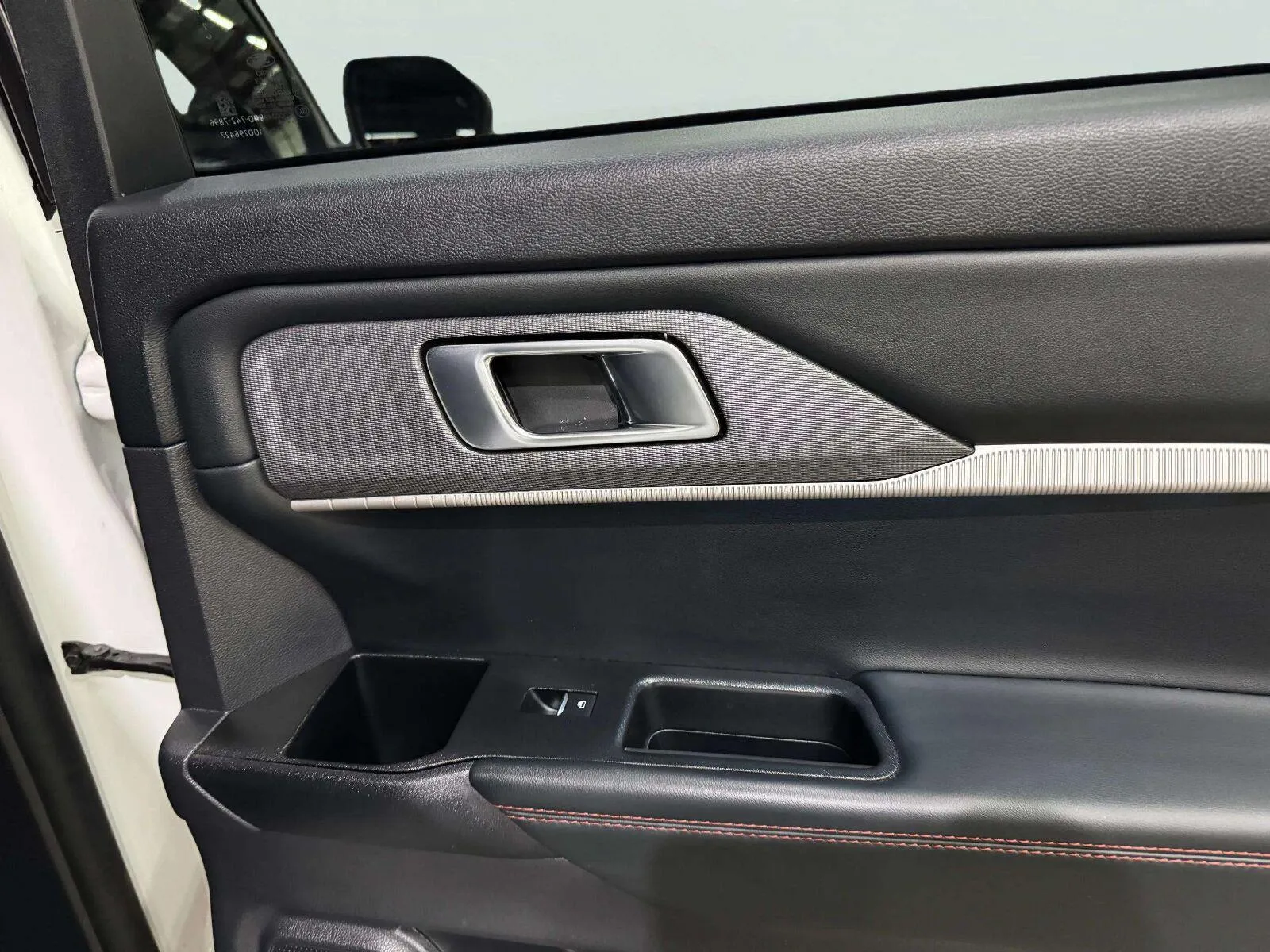 Ford Explorer photo 49