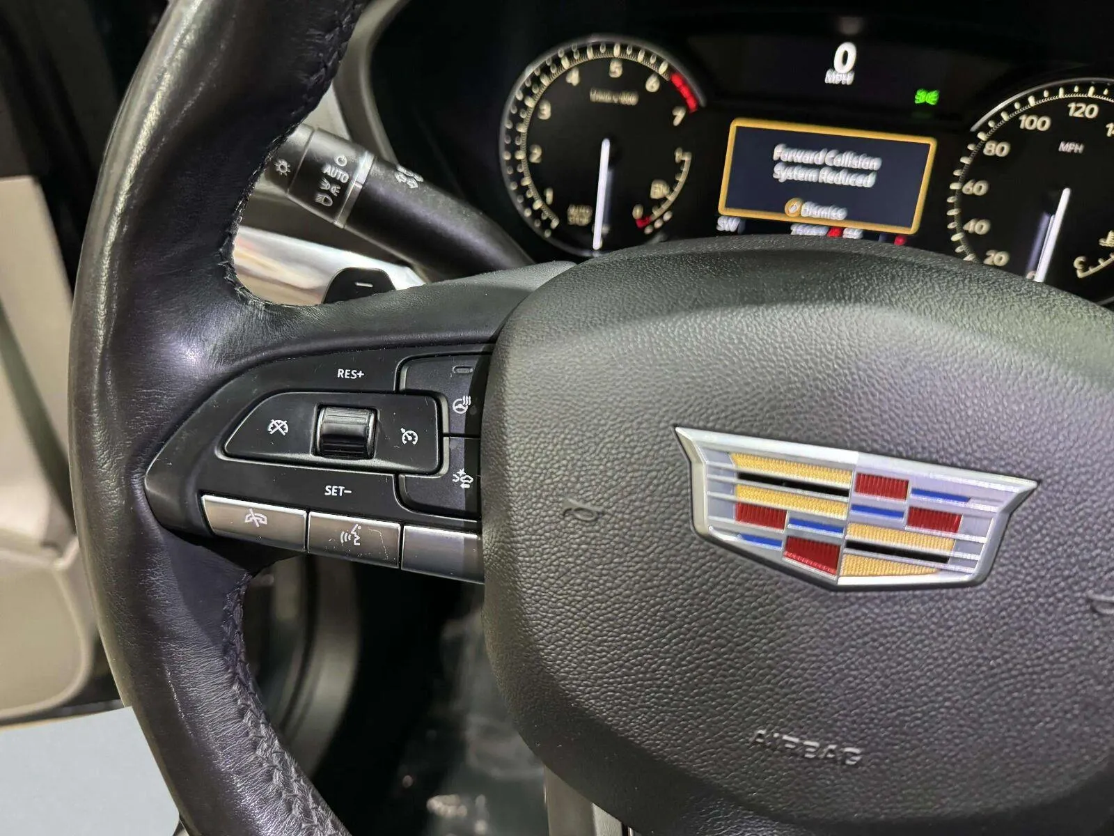 Cadillac XT4 photo 35