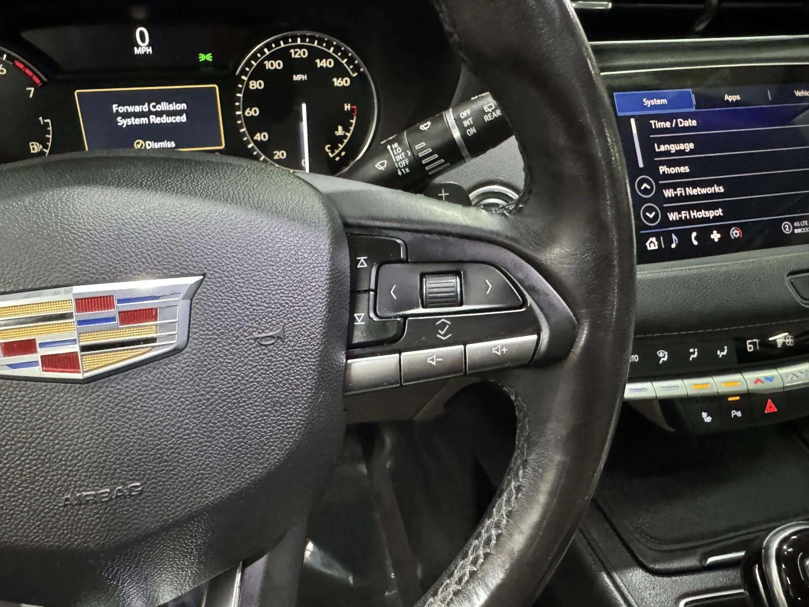 Cadillac XT4 photo 36