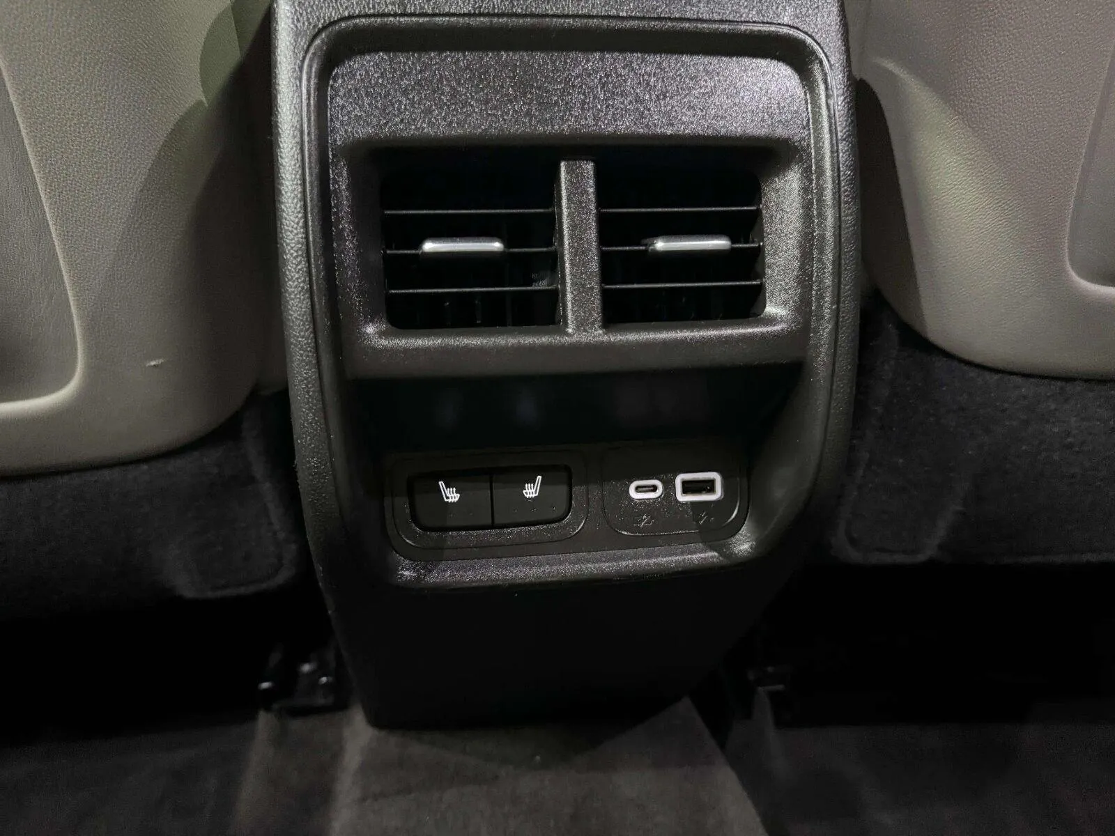 Cadillac XT4 photo 52