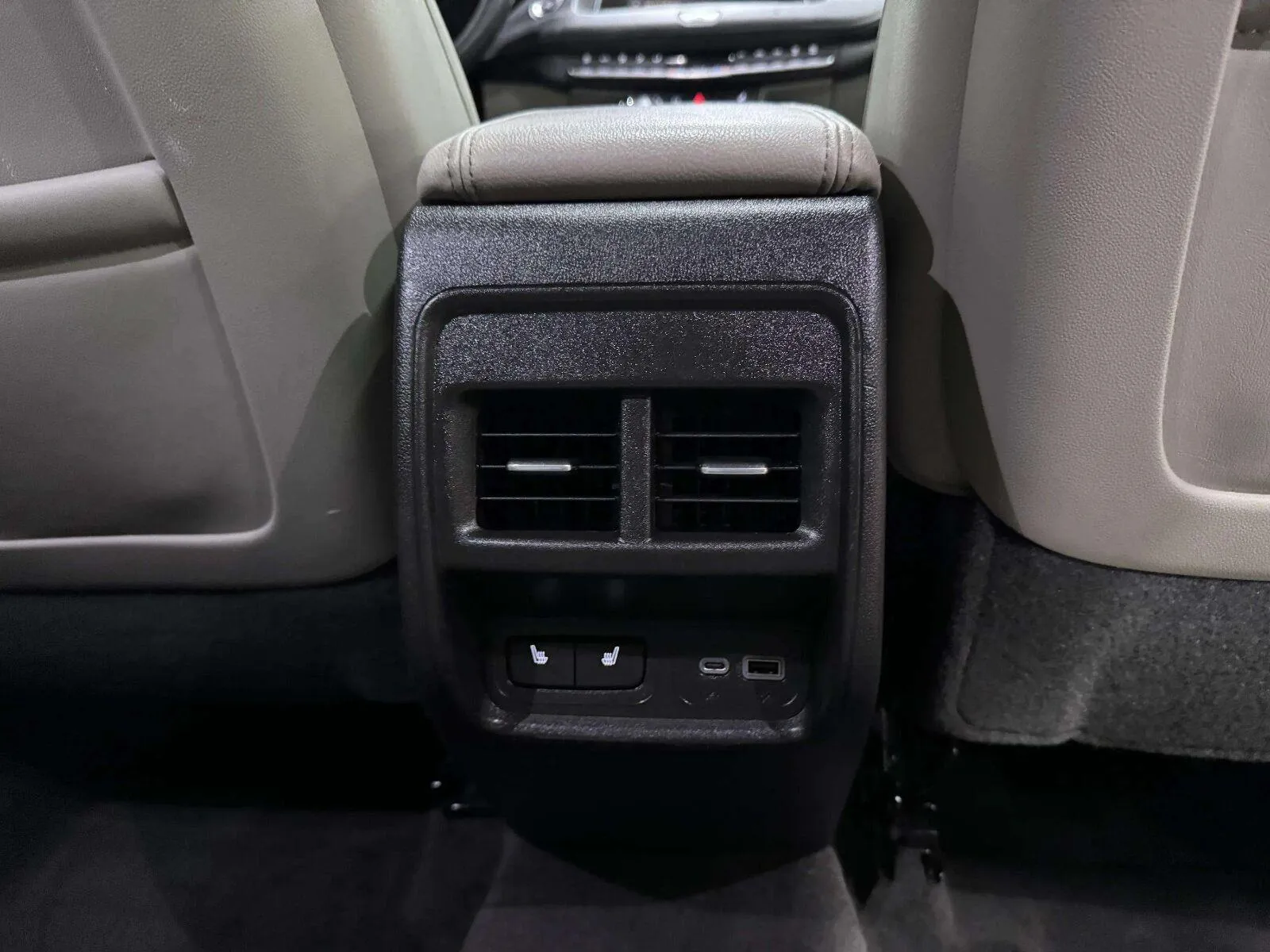 Cadillac XT4 photo 59