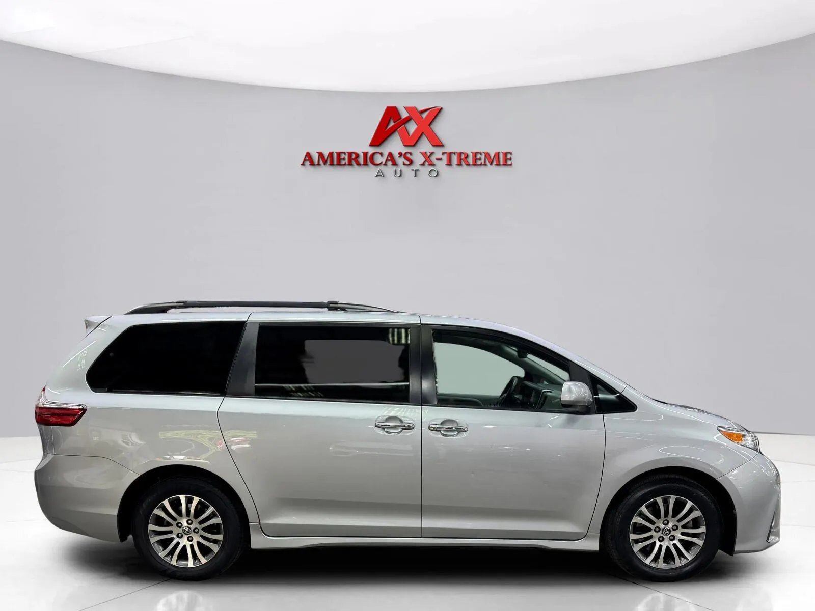 Toyota Sienna photo 8