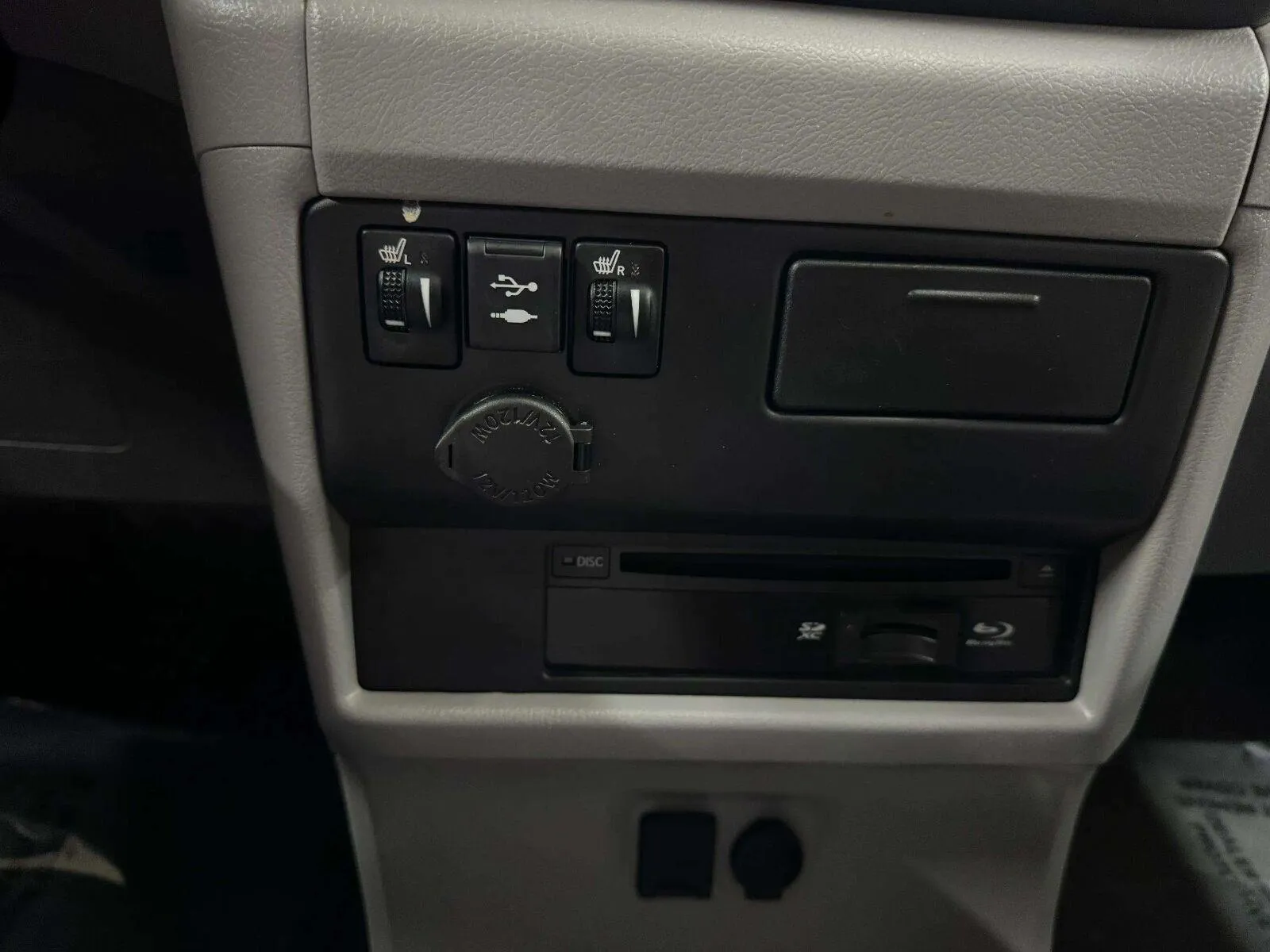 Toyota Sienna photo 34