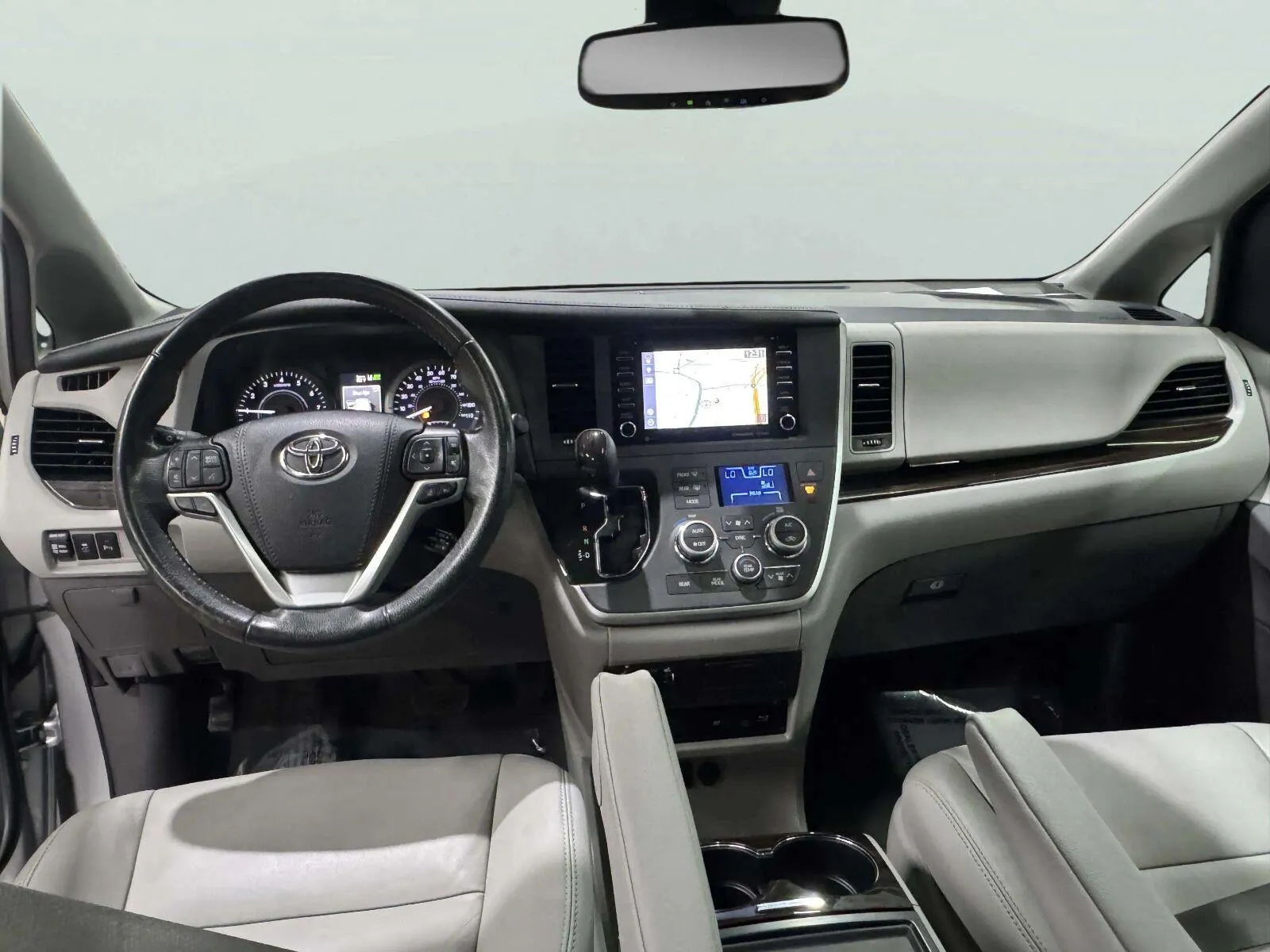Toyota Sienna photo 39