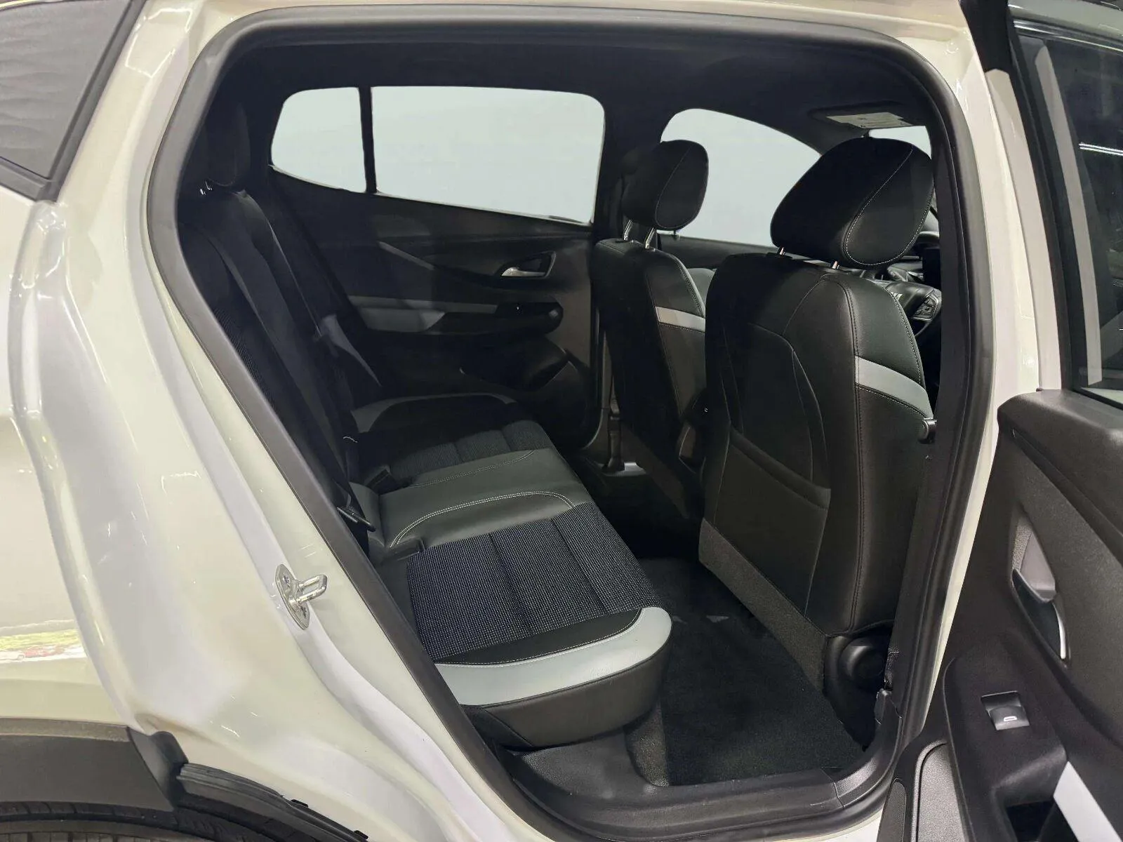 Buick Envista photo 35