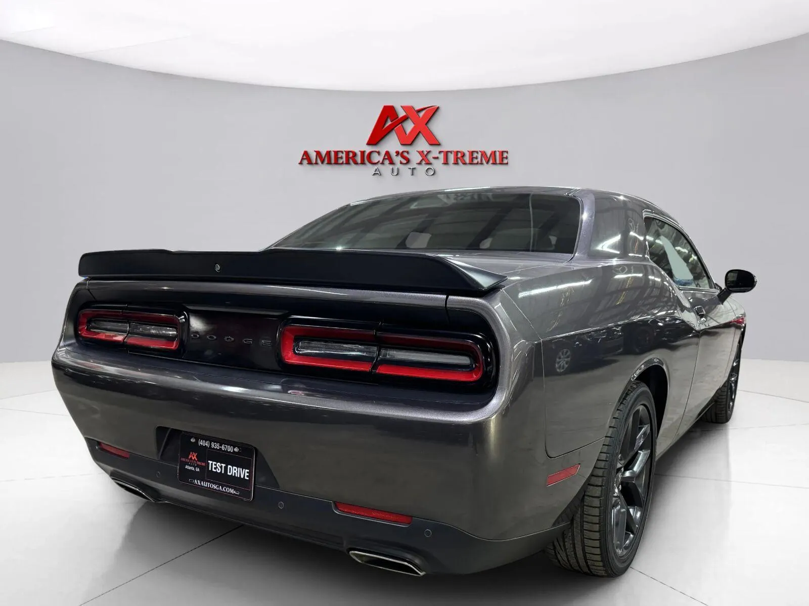 Dodge Challenger photo 8