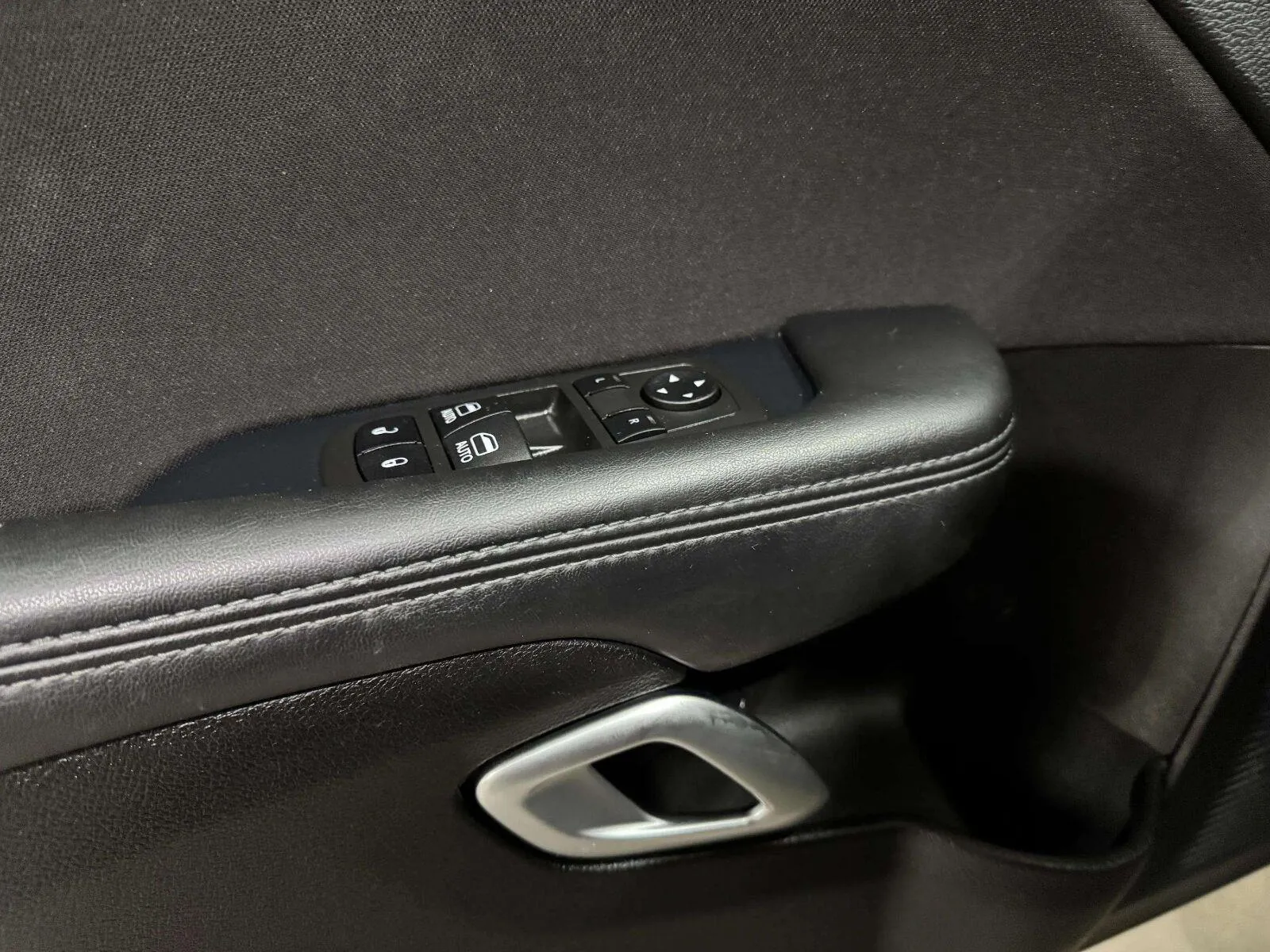 Dodge Challenger photo 21