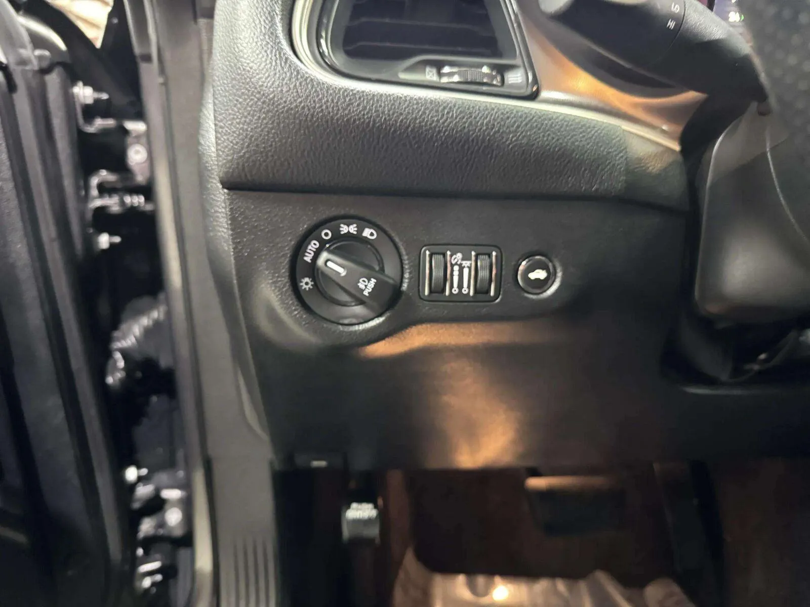 Dodge Challenger photo 25