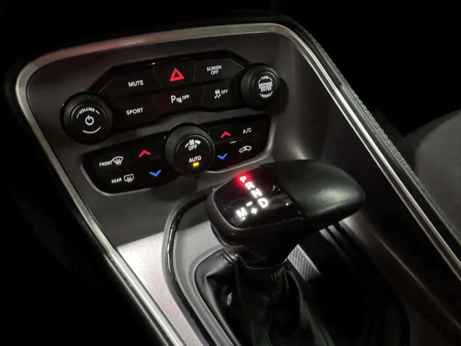 Dodge Challenger photo 31