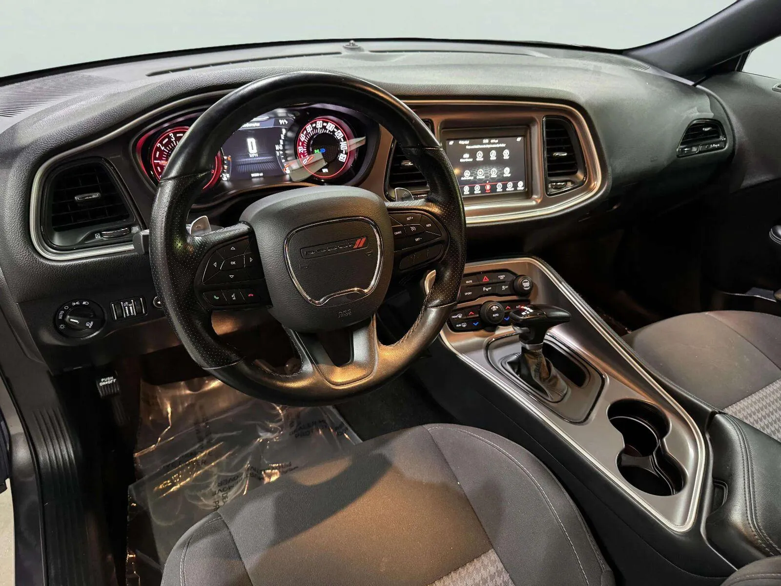 Dodge Challenger photo 36
