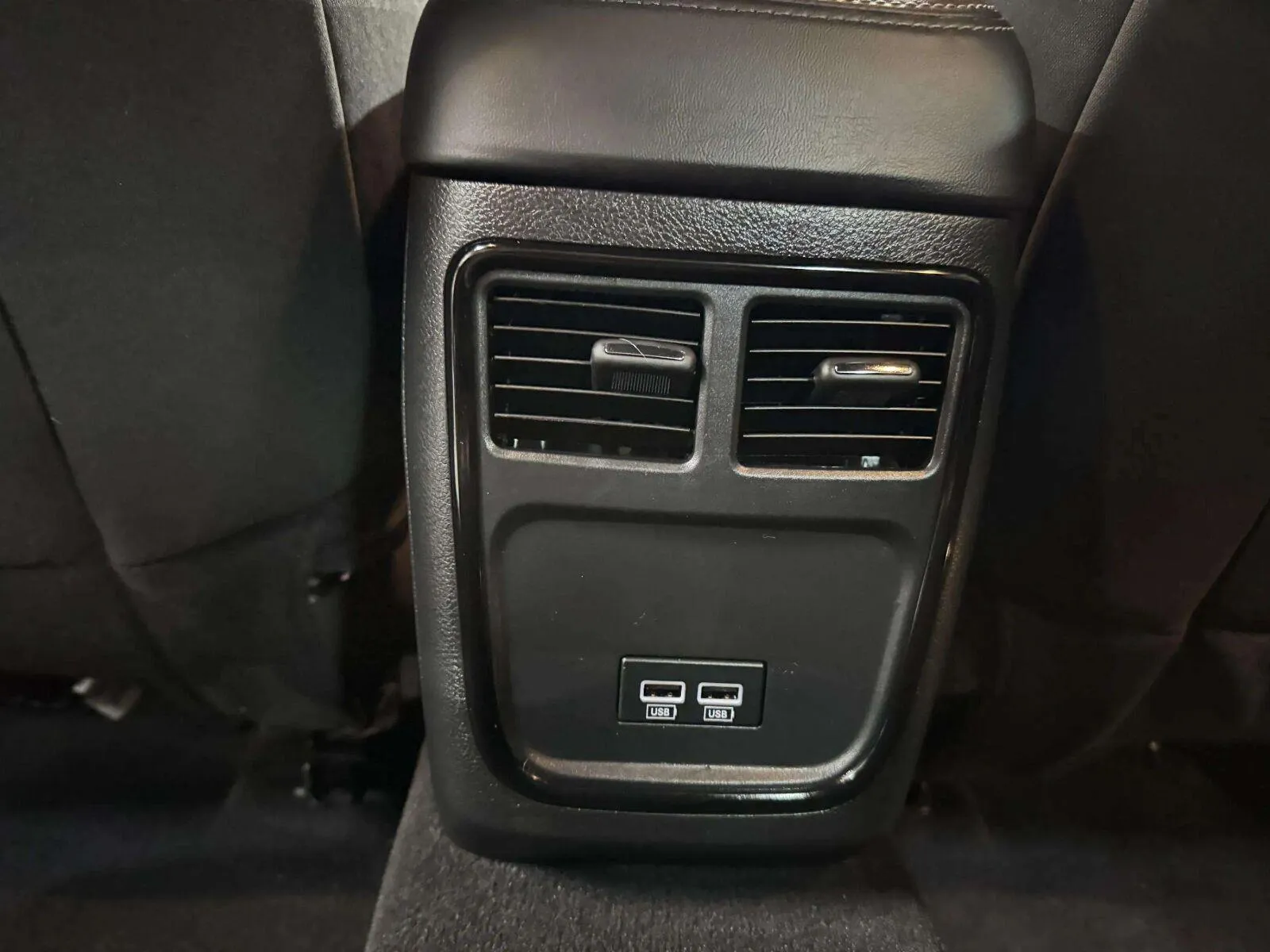 Dodge Charger photo 39
