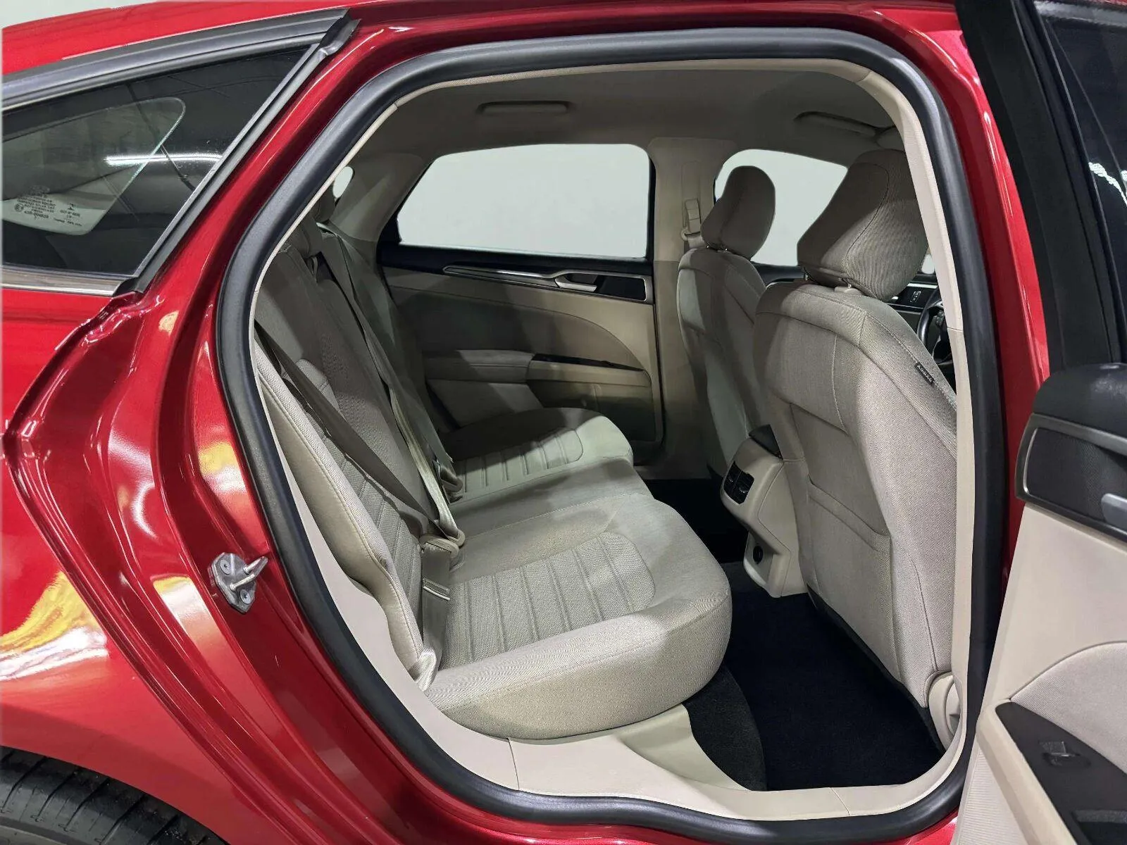 Ford Fusion photo 36
