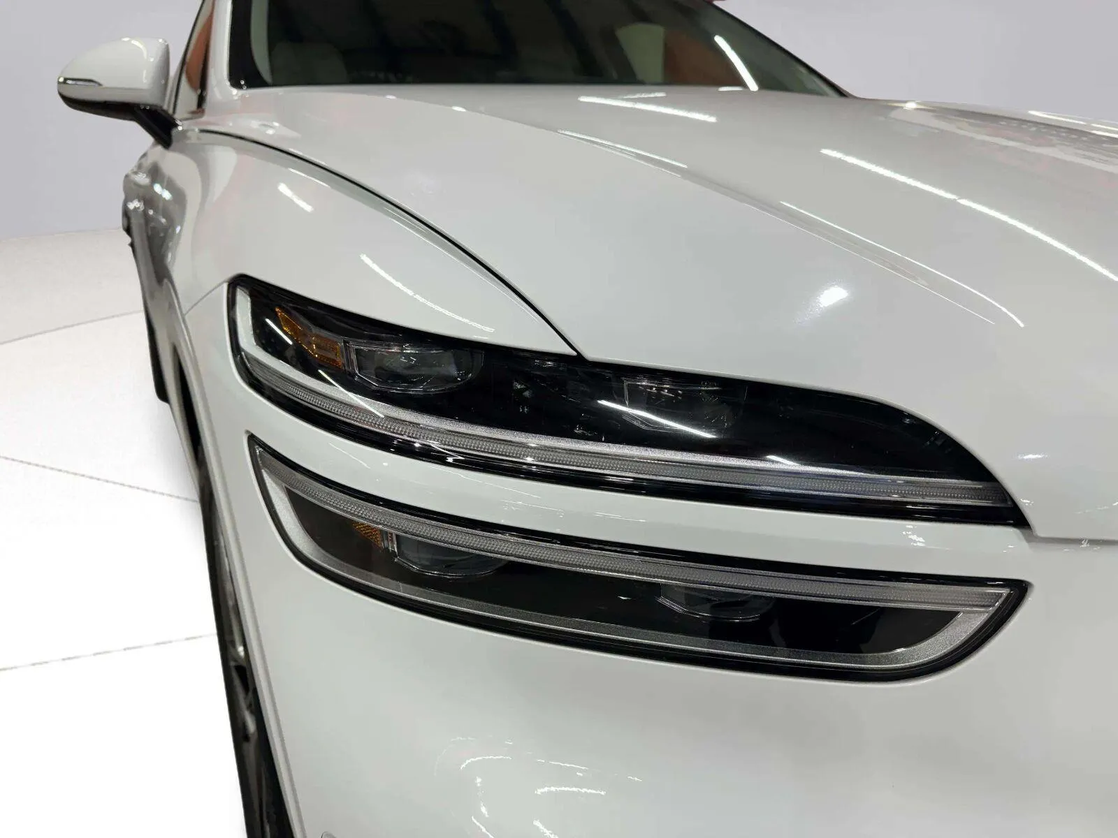 Genesis GV70 photo 16