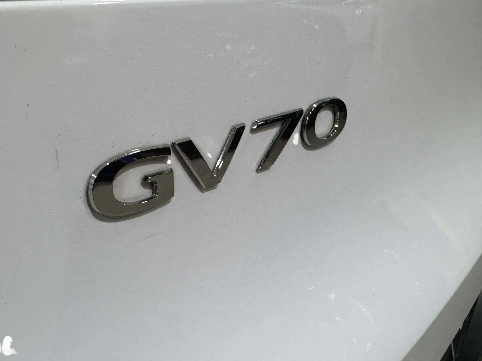 Genesis GV70 photo 18