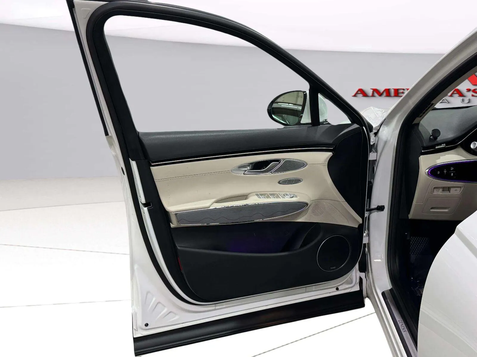 Genesis GV70 photo 22