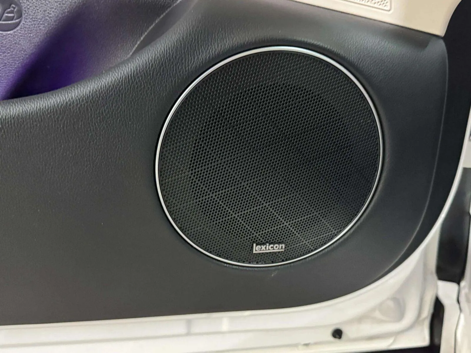 Genesis GV70 photo 24