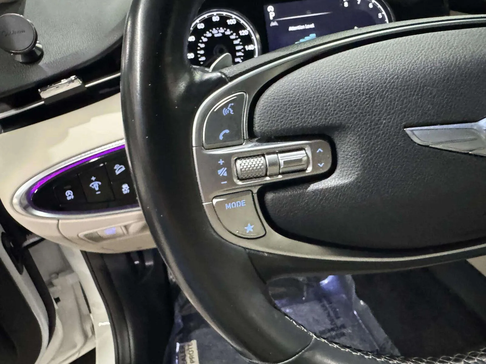 Genesis GV70 photo 27