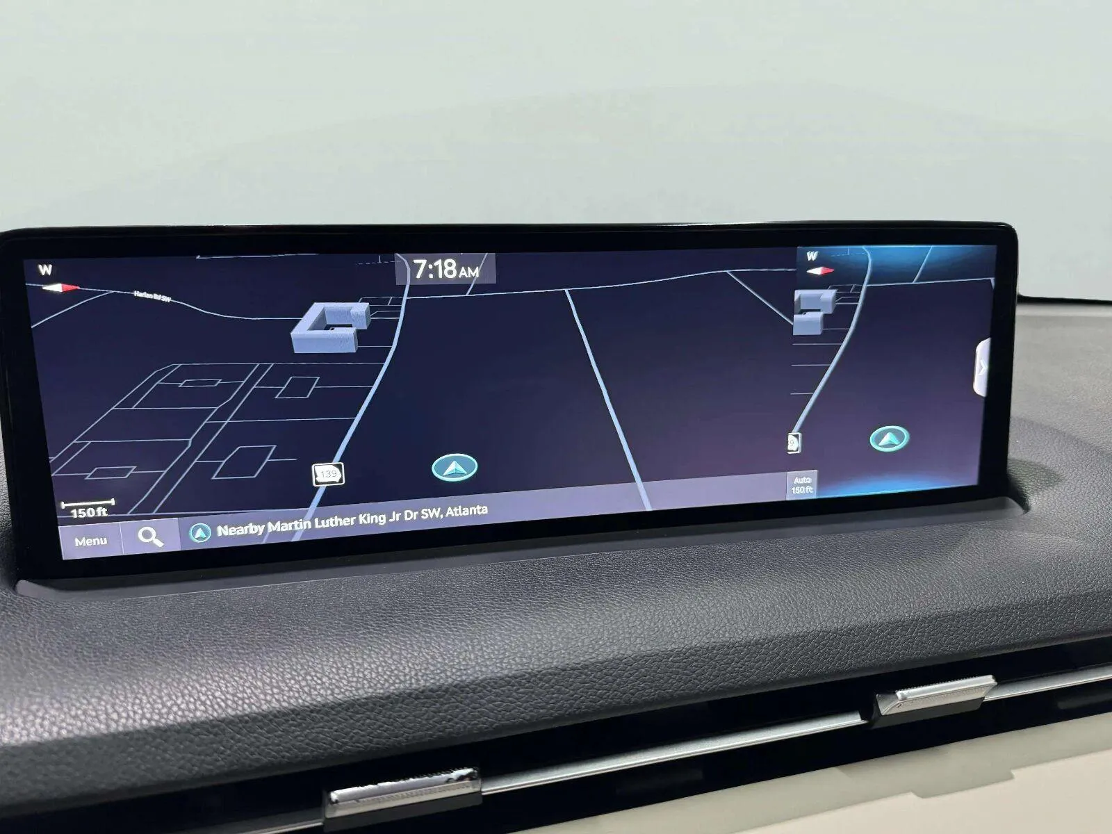 Genesis GV70 photo 36