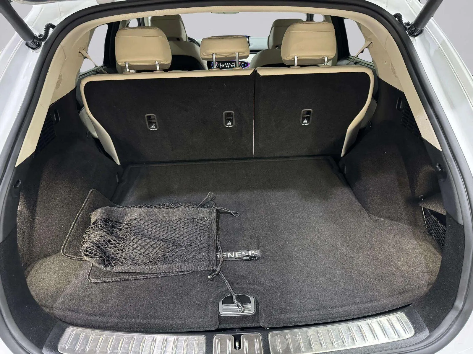Genesis GV70 photo 47