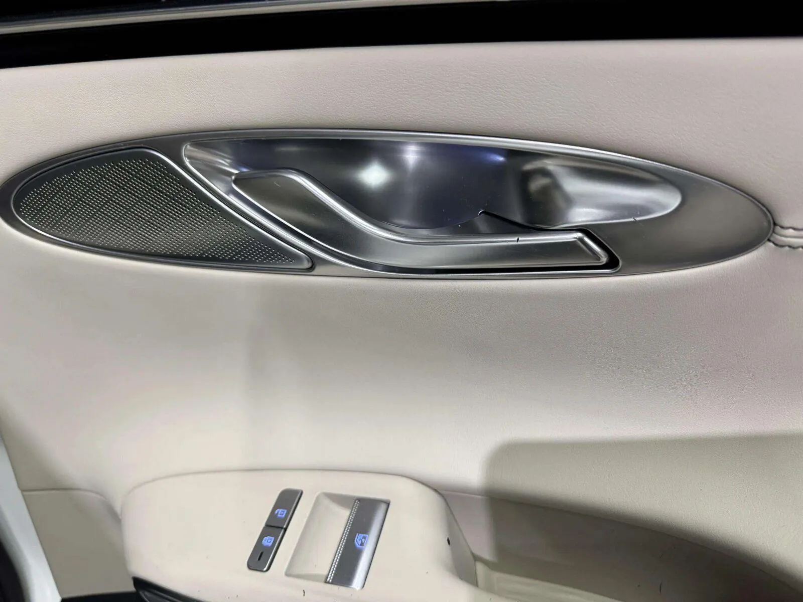 Genesis GV70 photo 50