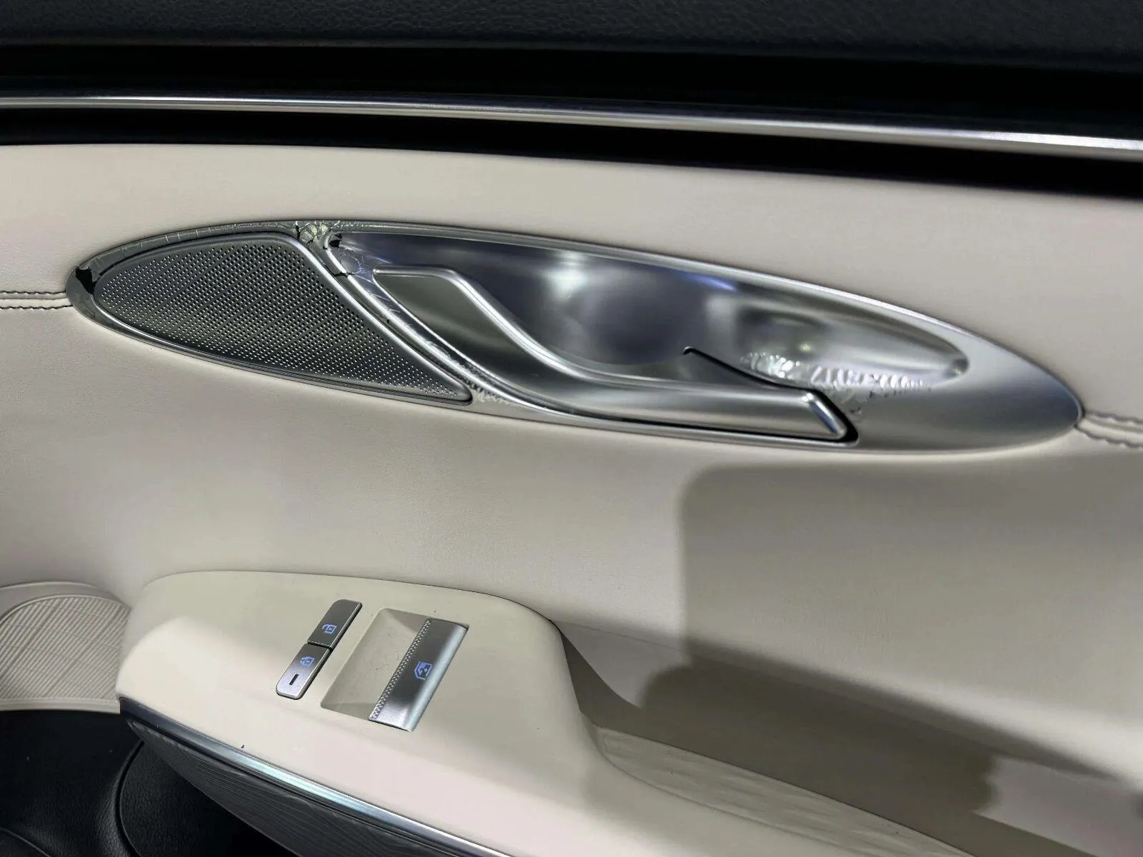 Genesis GV70 photo 54