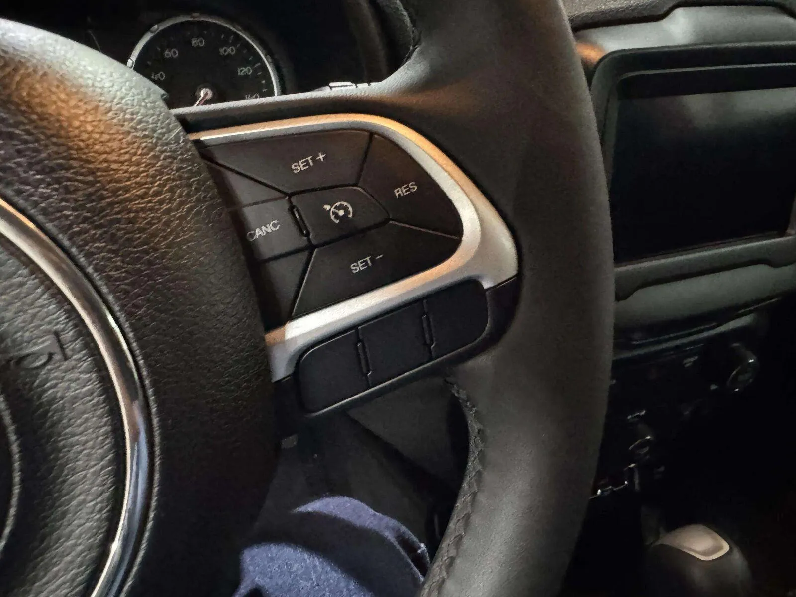 Jeep Renegade photo 27