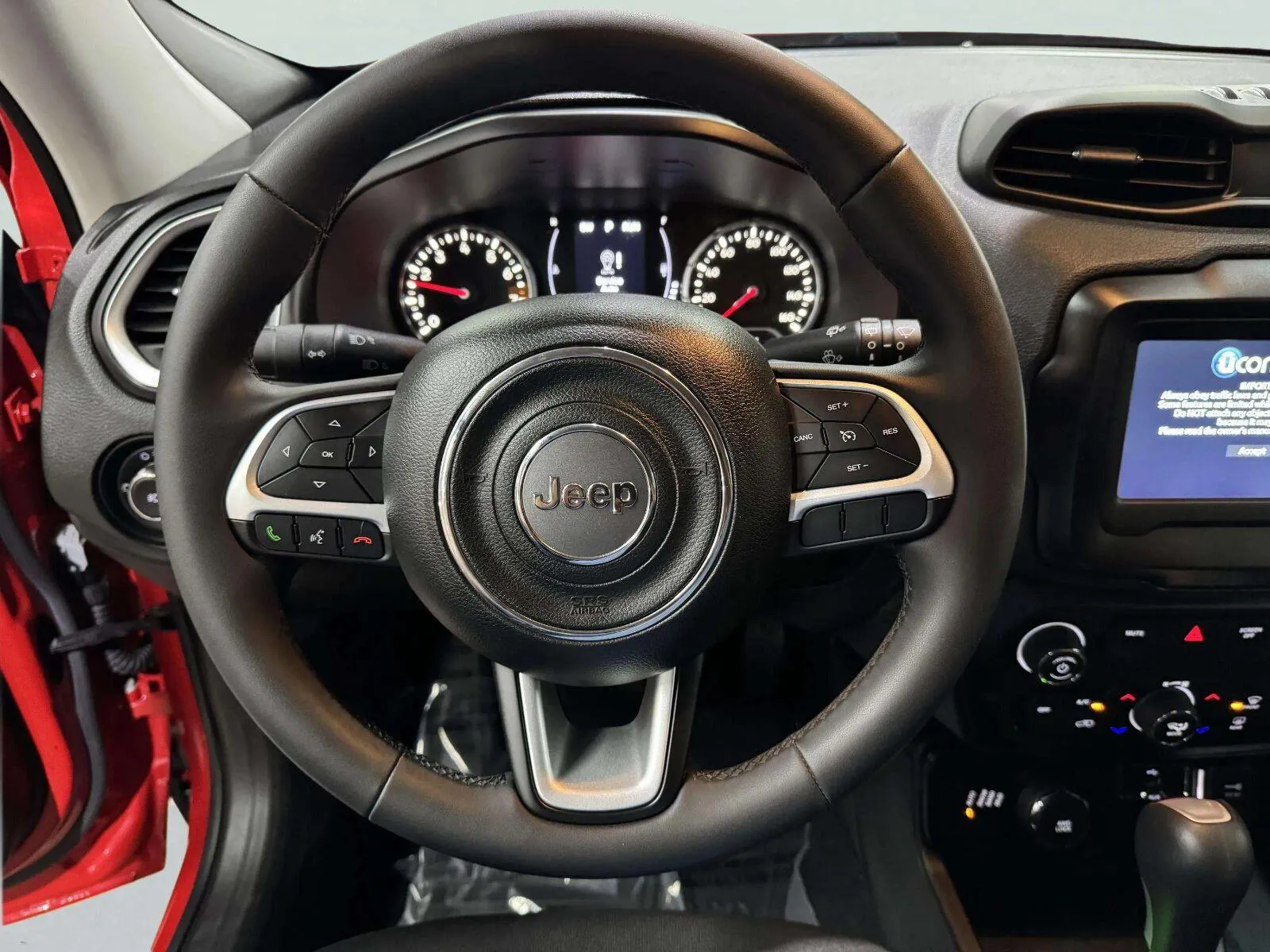 Jeep Renegade photo 28
