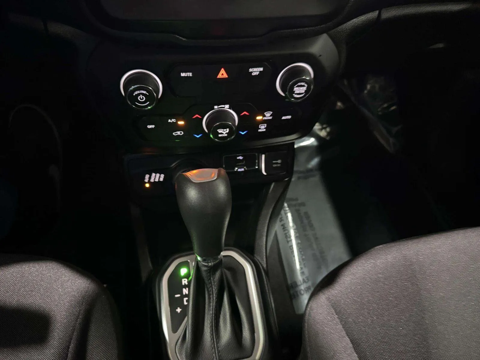 Jeep Renegade photo 30