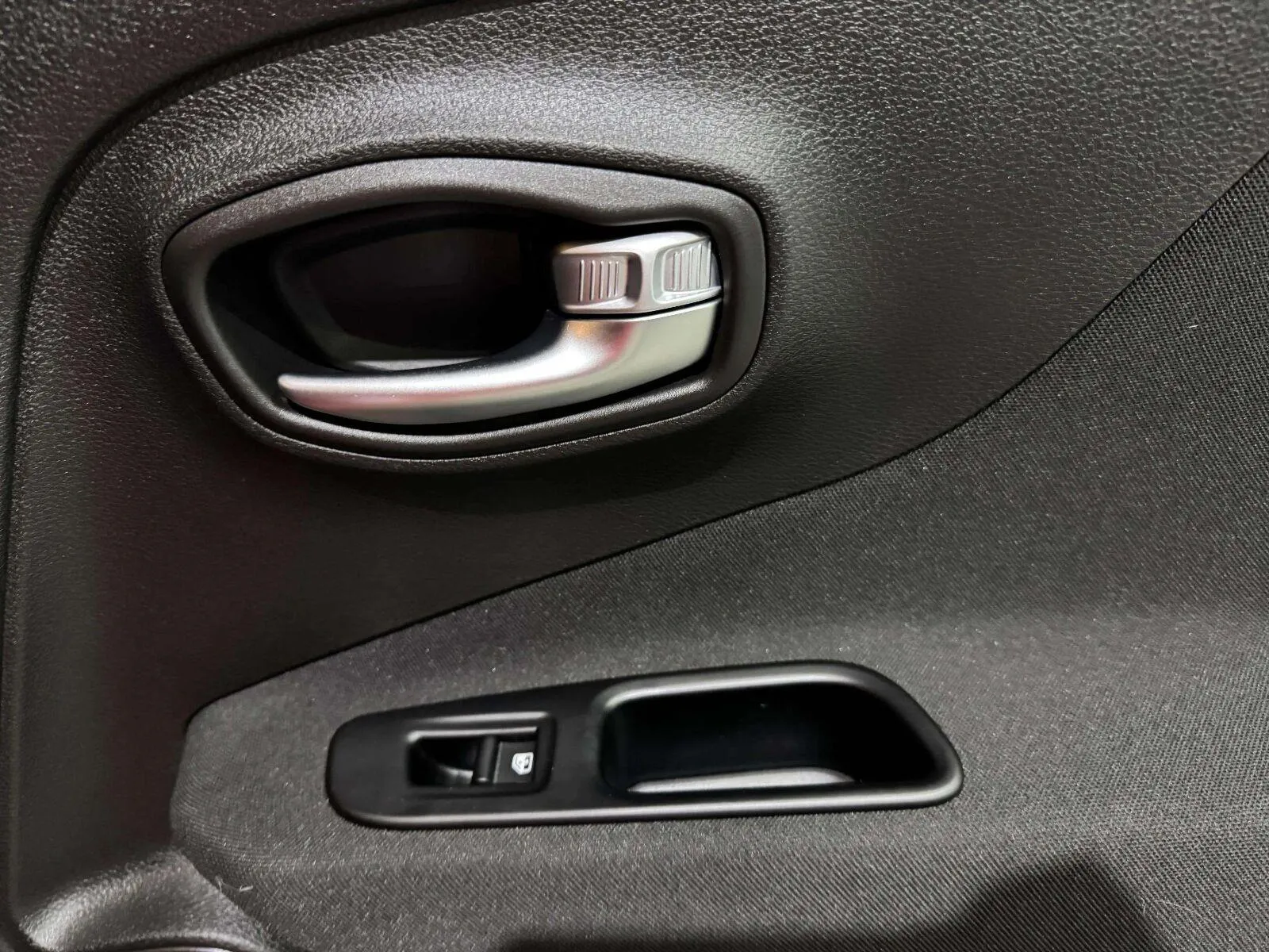 Jeep Renegade photo 46