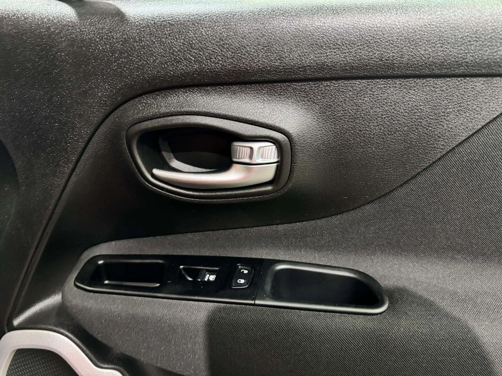 Jeep Renegade photo 50