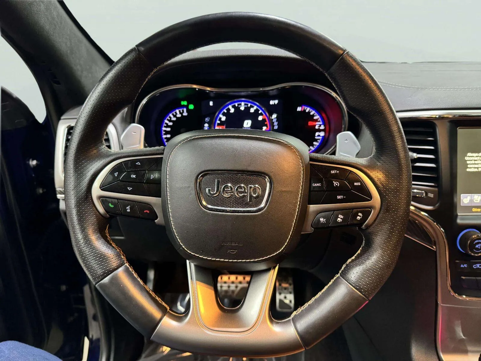 Jeep Grand Cherokee photo 18