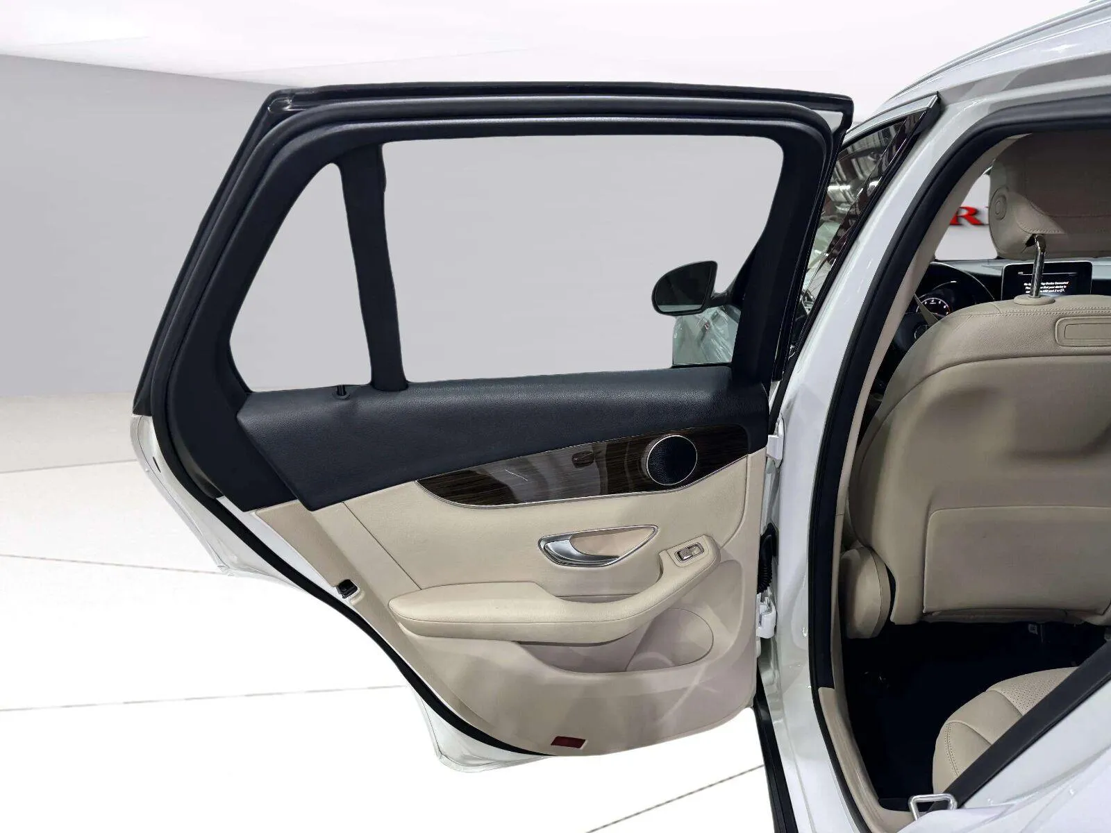 Mercedes-Benz GLC photo 40