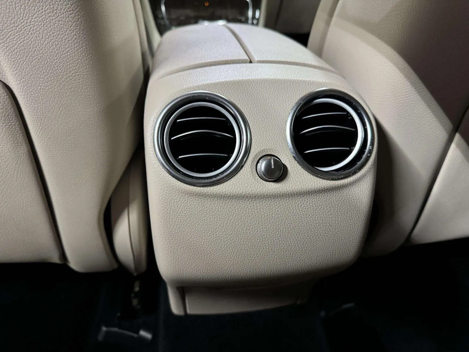 Mercedes-Benz GLC photo 43