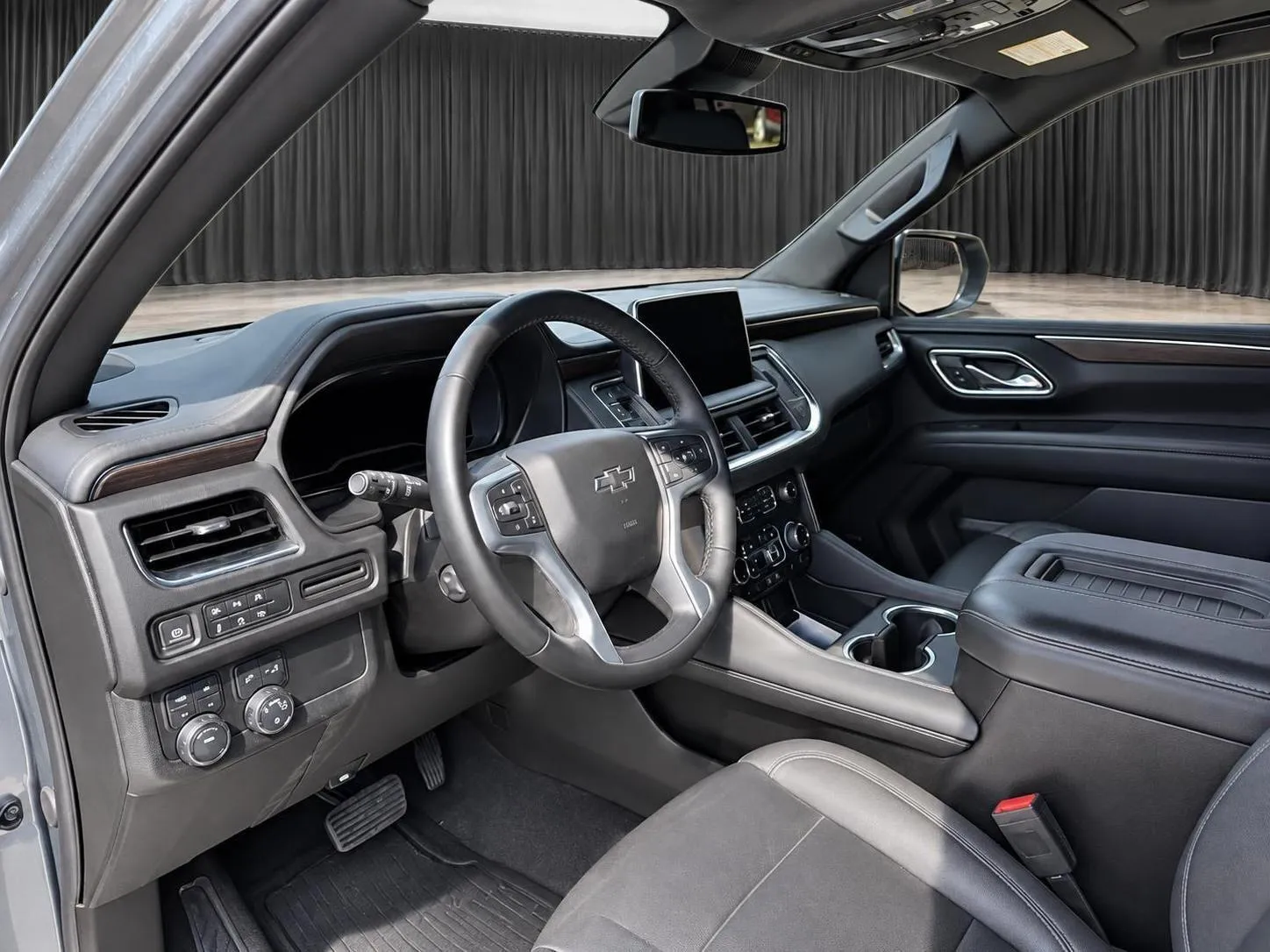 Chevrolet Suburban photo 11