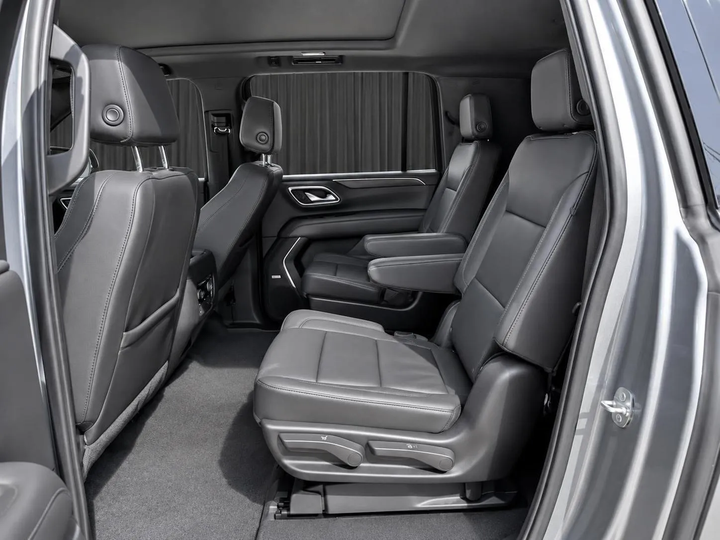 Chevrolet Suburban photo 19
