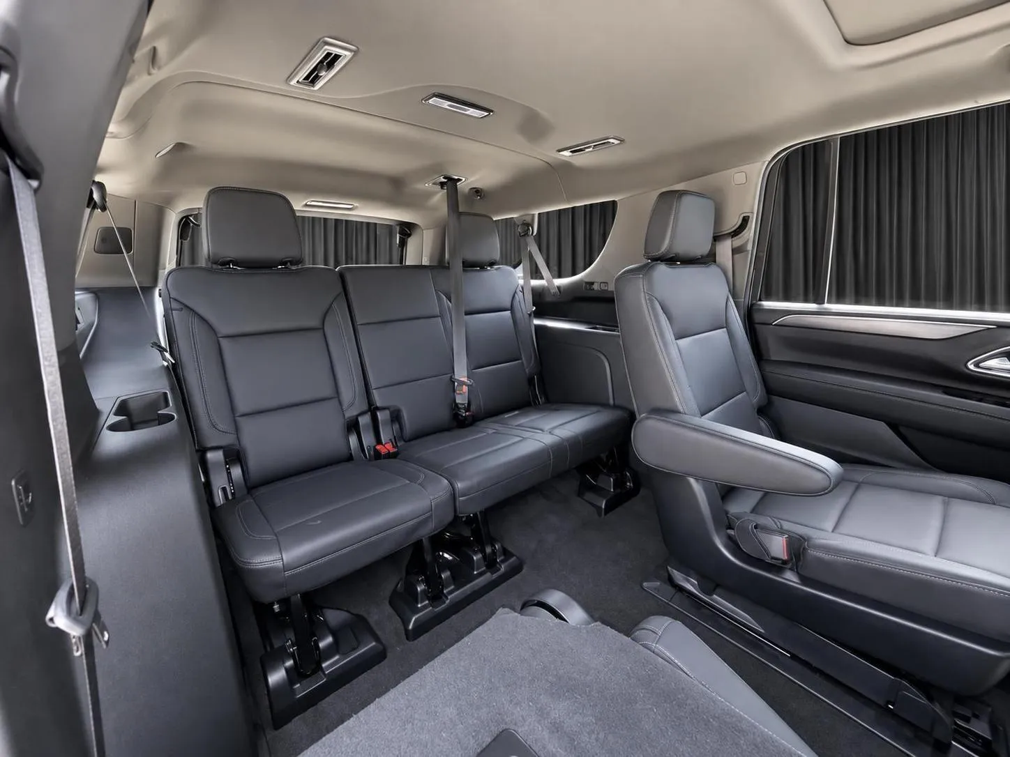 Chevrolet Suburban photo 21