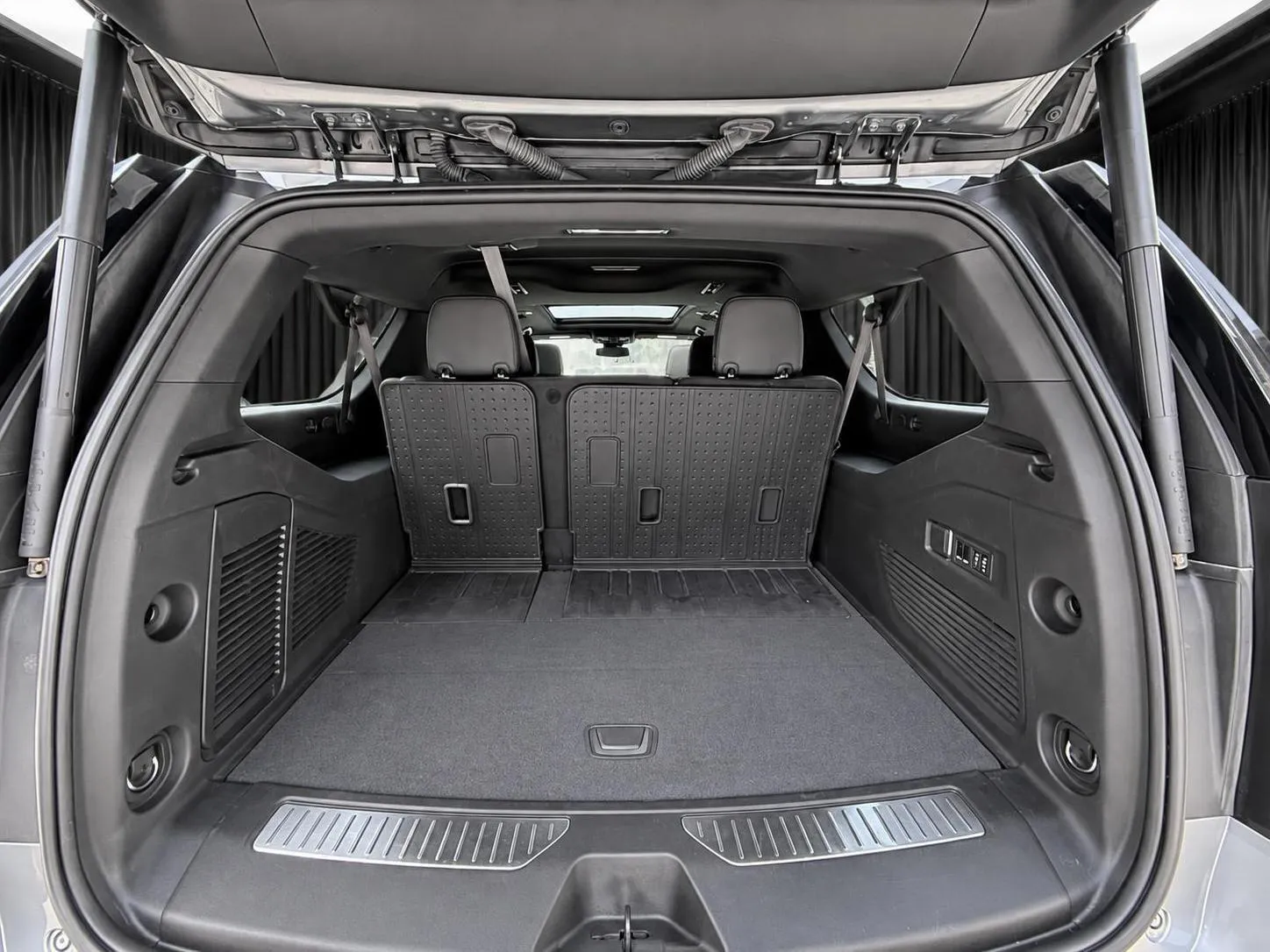 Chevrolet Suburban photo 24