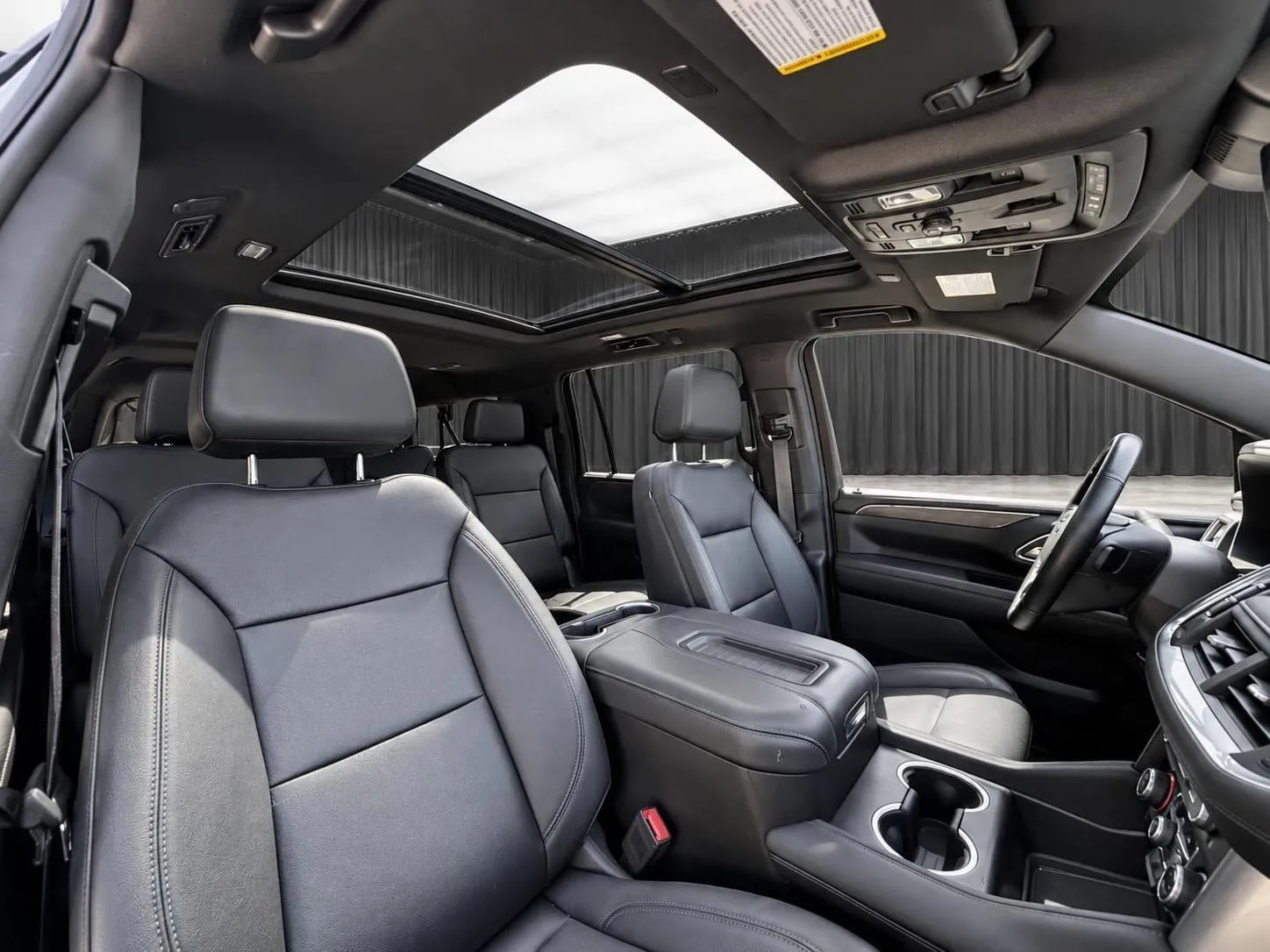 Chevrolet Suburban photo 18