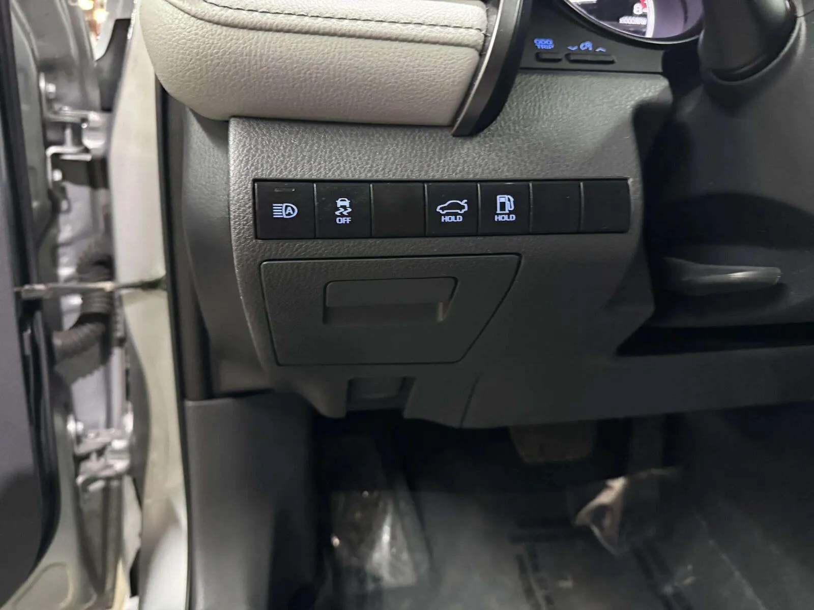 Toyota Camry photo 11