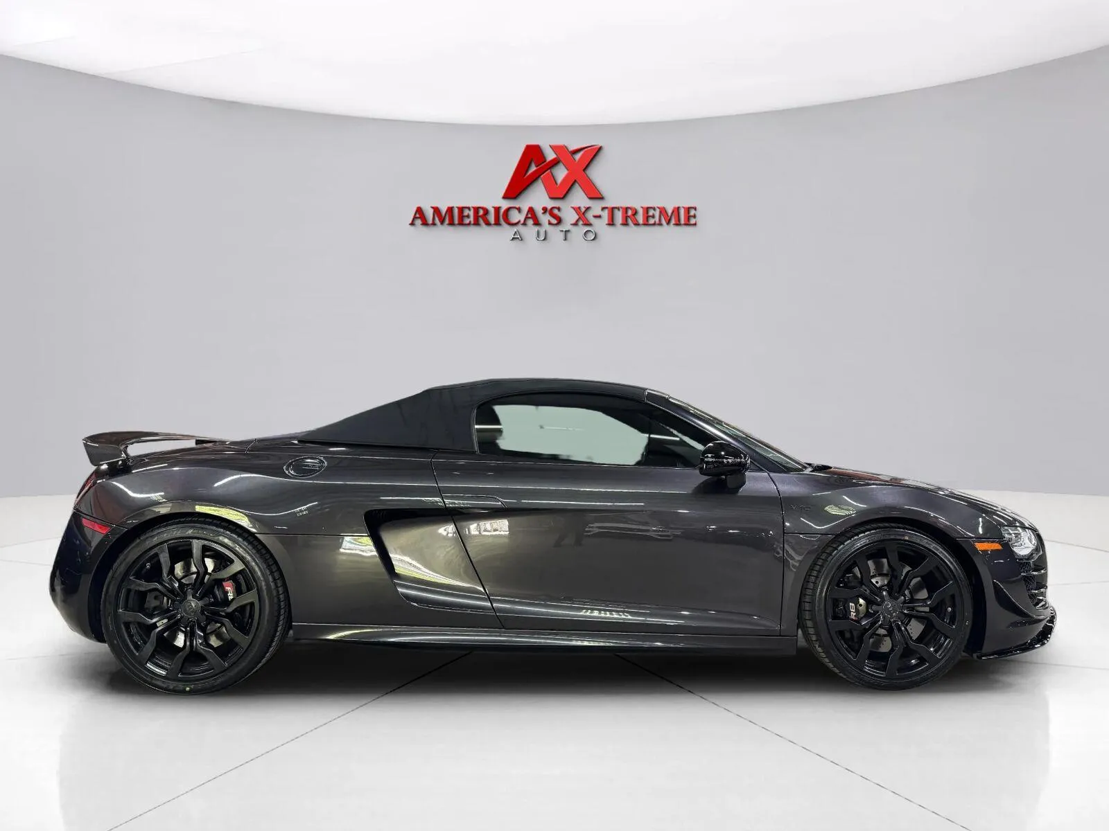 Audi R8 photo 8