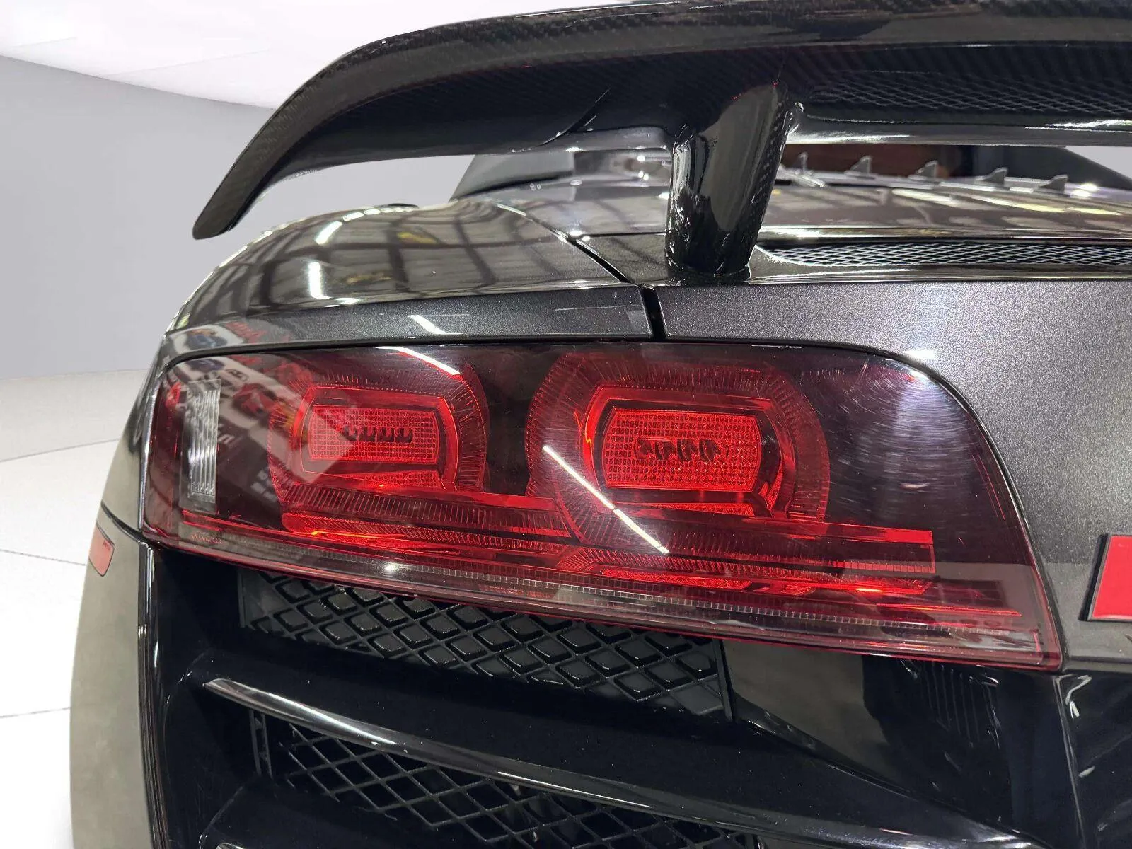 Audi R8 photo 14