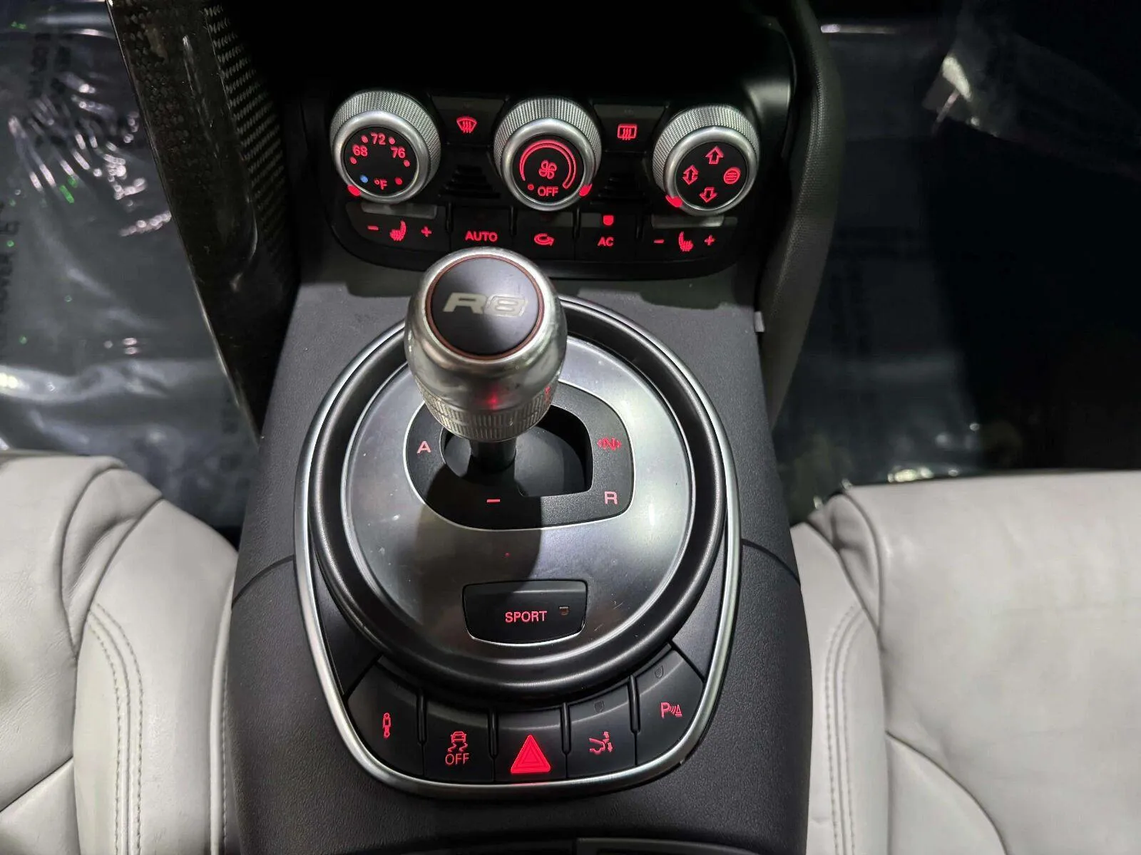 Audi R8 photo 24