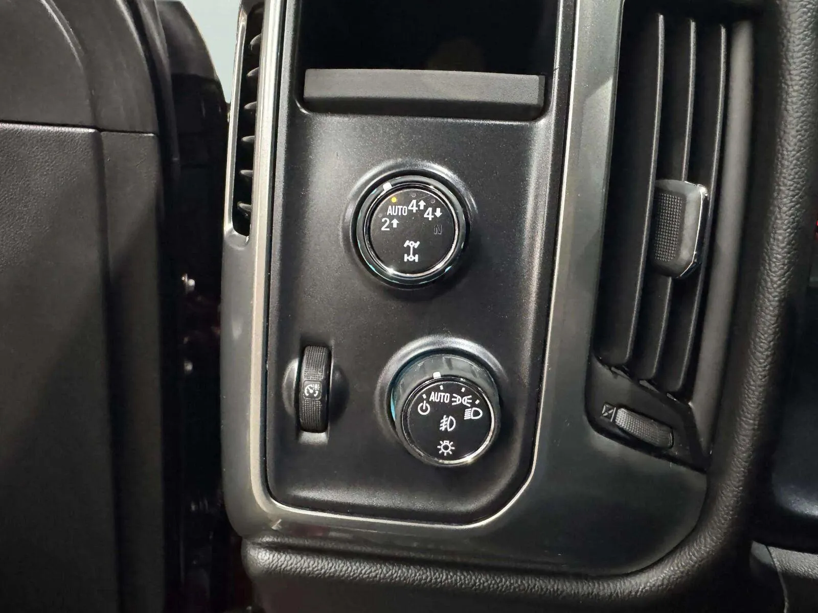 Chevrolet Silverado photo 22