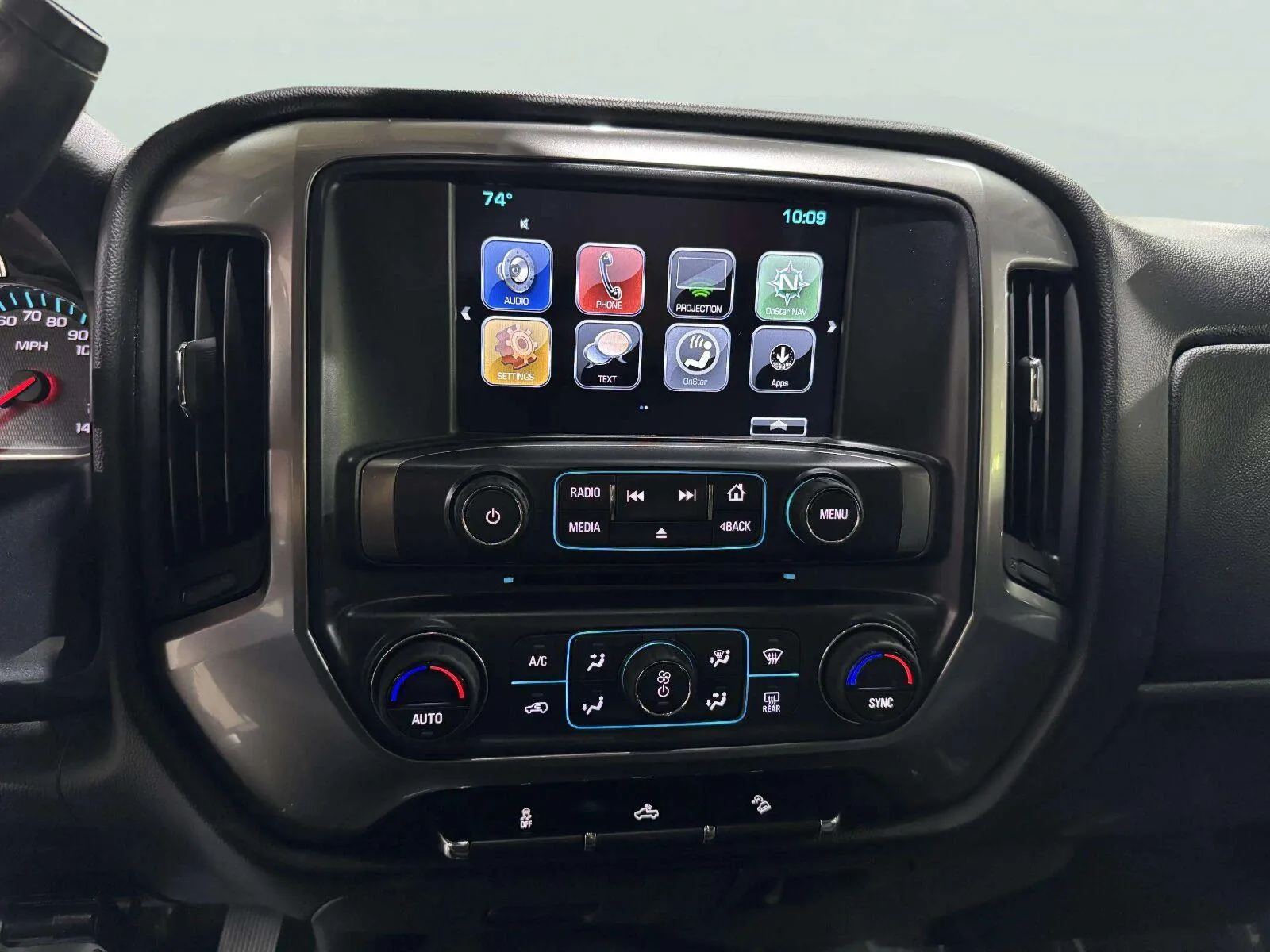 Chevrolet Silverado photo 23