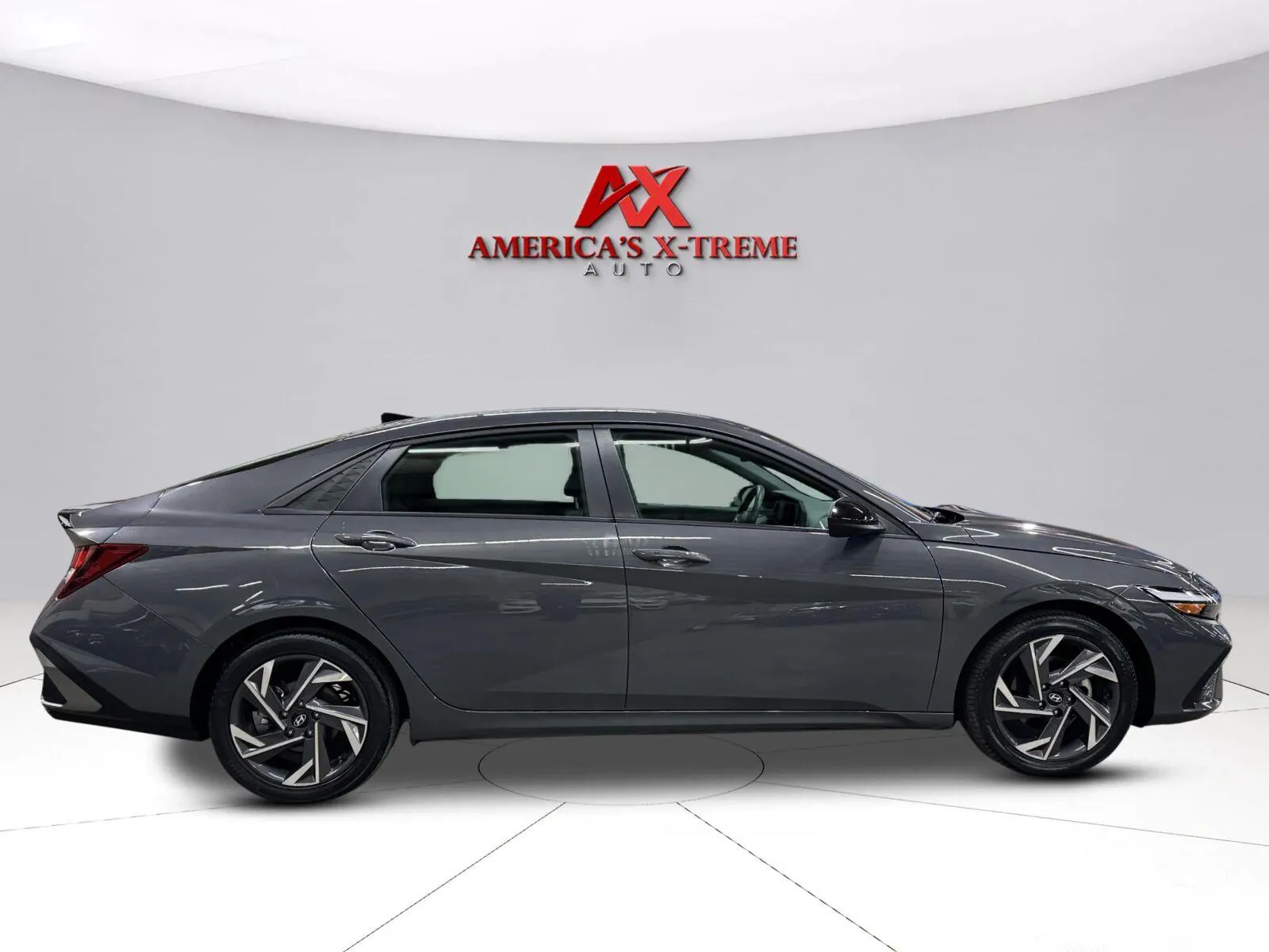 Hyundai Elantra photo 8